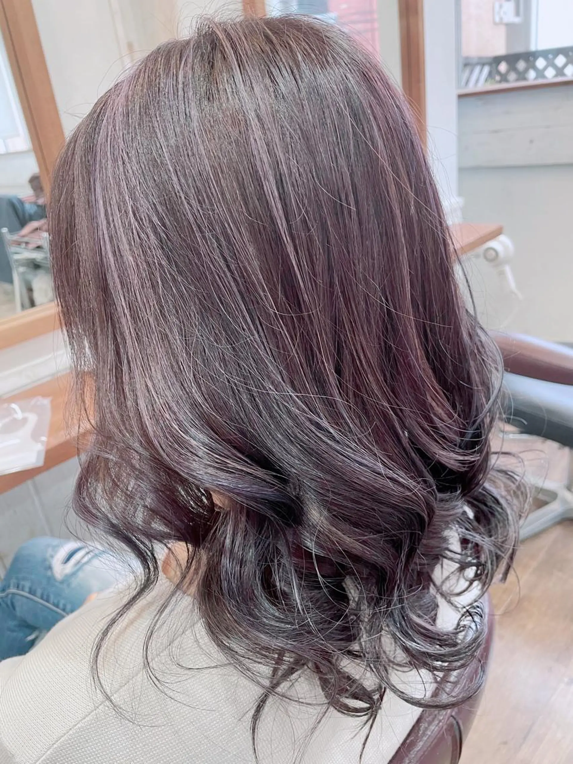 セミロング カラー 塩崎 明菜のヘアスタイル