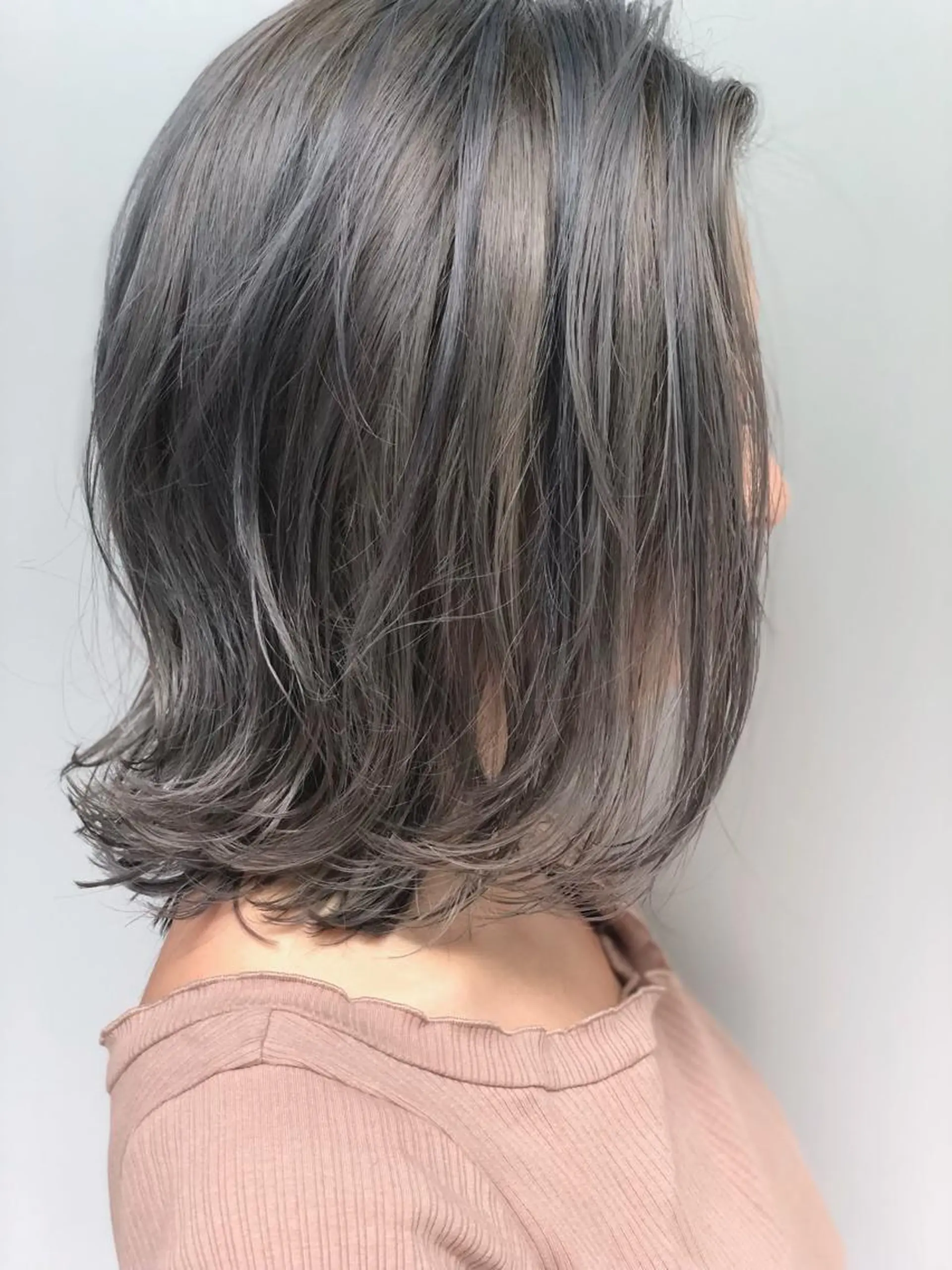 ミディアム カラー 能登谷 きよのヘアスタイル