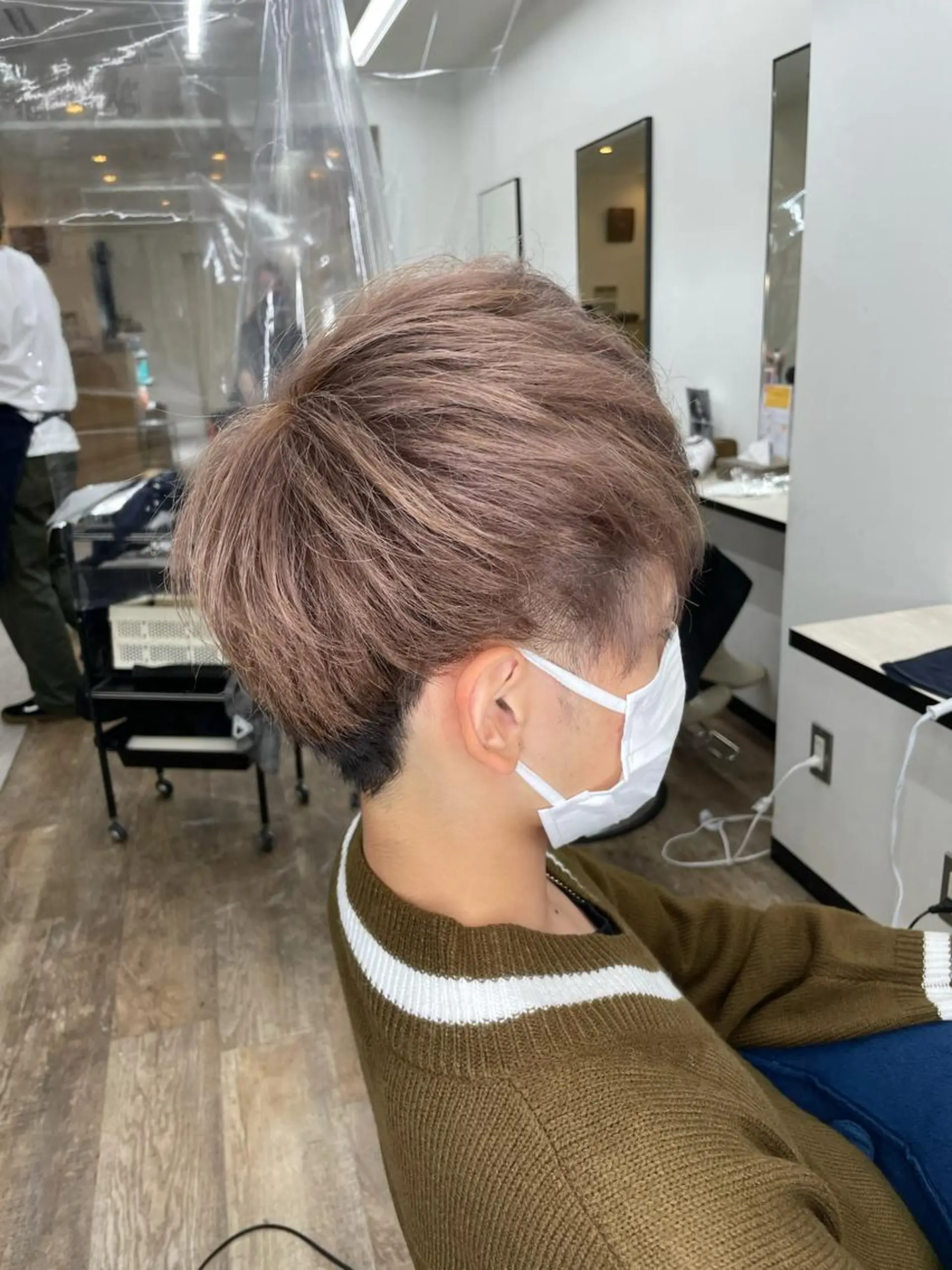 カラー メンズ メンズハイトーン ベージュカラー ハイトーンカラー ミルクティーベージュ カット ヘアカラー トリートメント ヘッドスパ 栄/久屋大通り/韓国 /透明感/横山🩵のヘアスタイル
