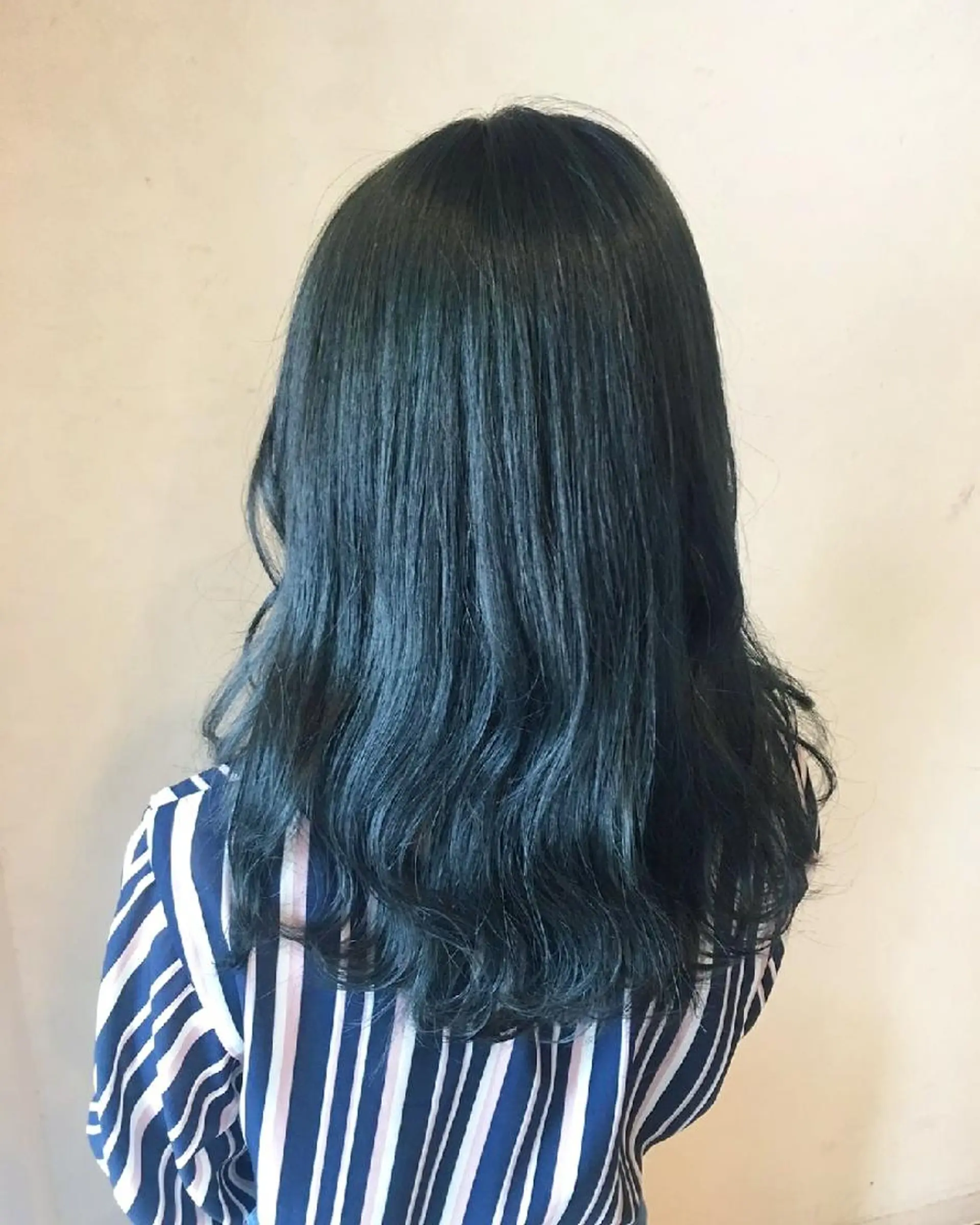セミロング カラー エメラルドグリーン RU RIのヘアスタイル