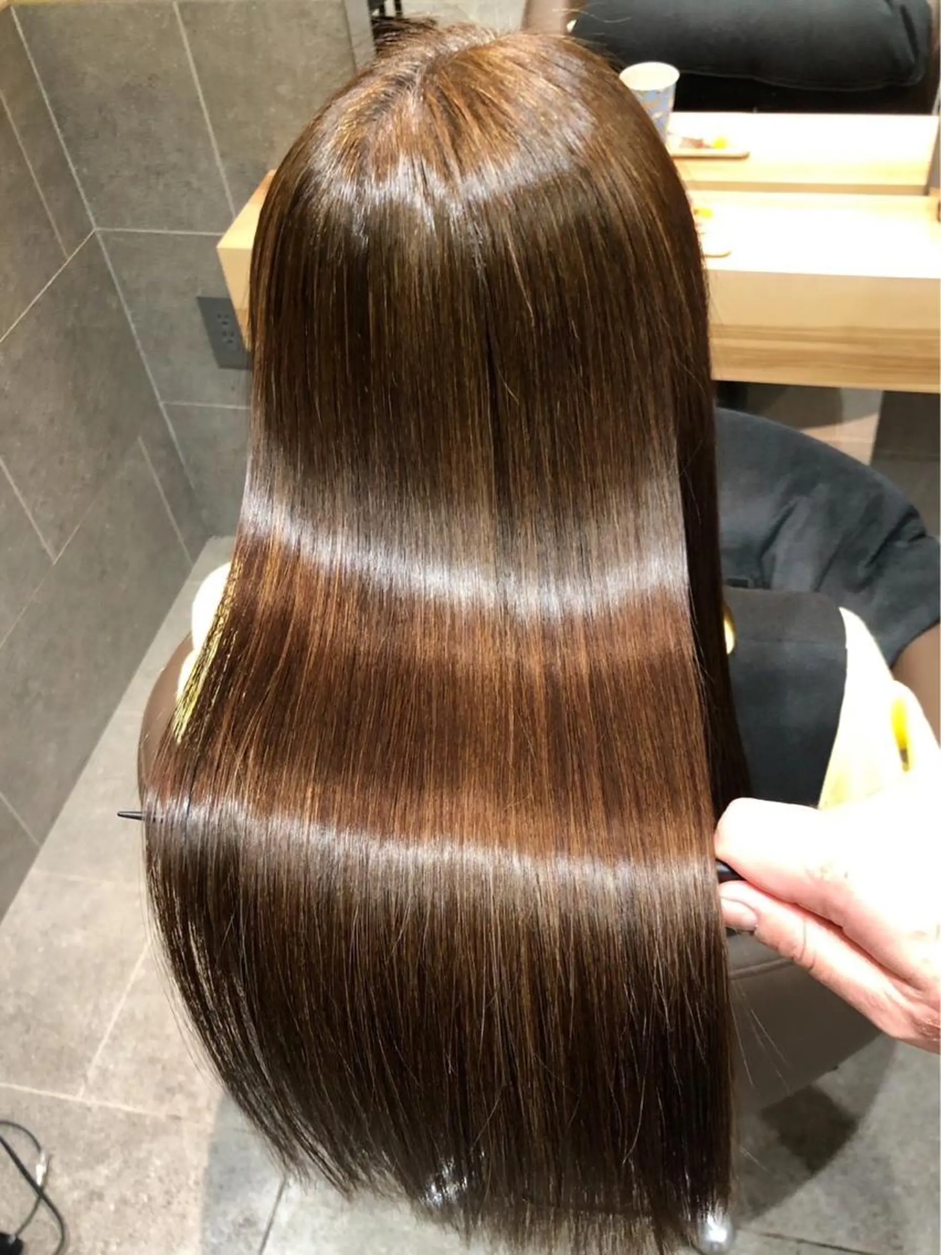 ロング broteなかもず 【髪にドラマを】のヘアスタイル