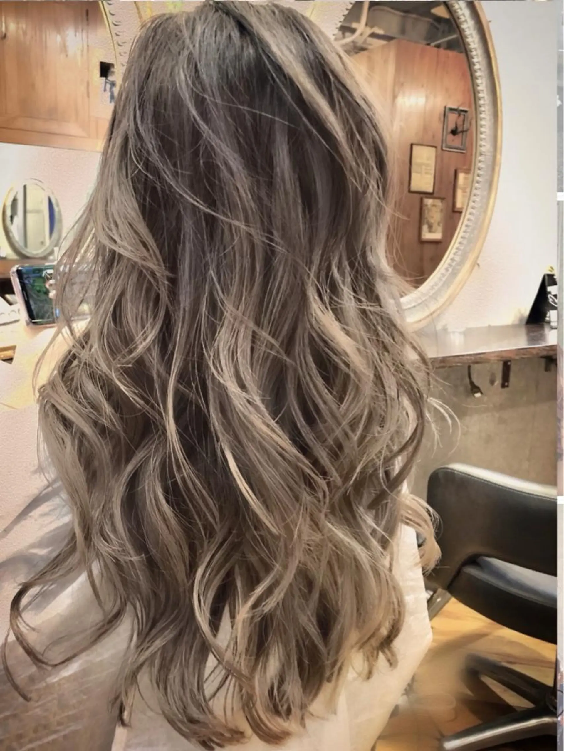ロング 白髪ぼかし×デザイン 🕊️🫧ホウジョウのヘアスタイル