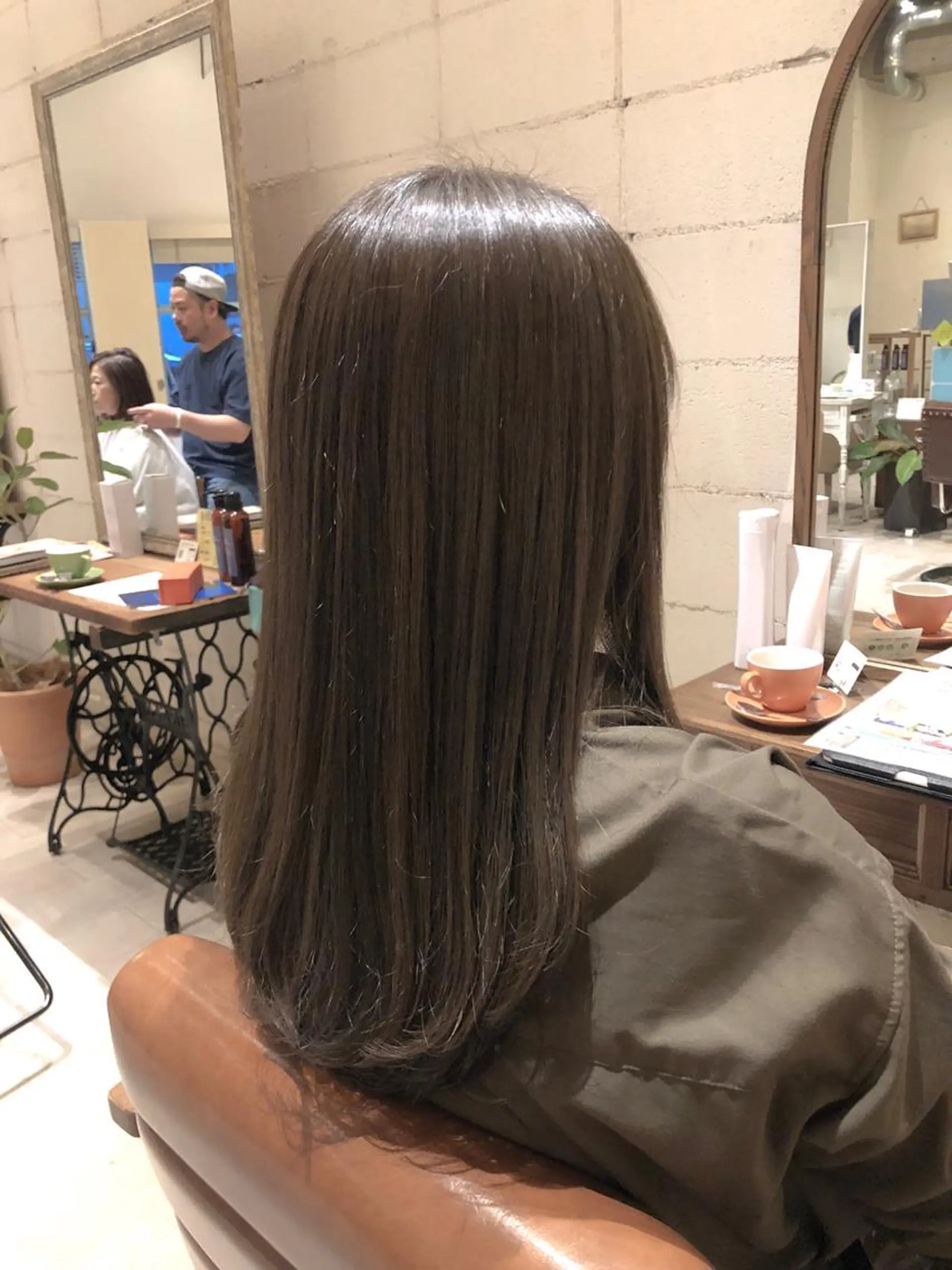 ロング カラー グレージュ トリートメント ひろせ かなのヘアスタイル