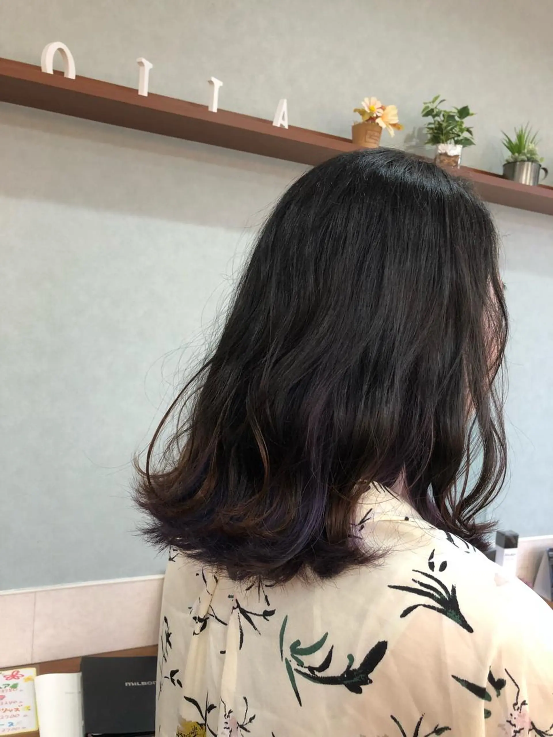 ミディアム カラー アッシュ ブリーチ ブラウンカラー インナーカラー ラベンダーカラー カット ヘアカラー 大野 まゆのヘアスタイル