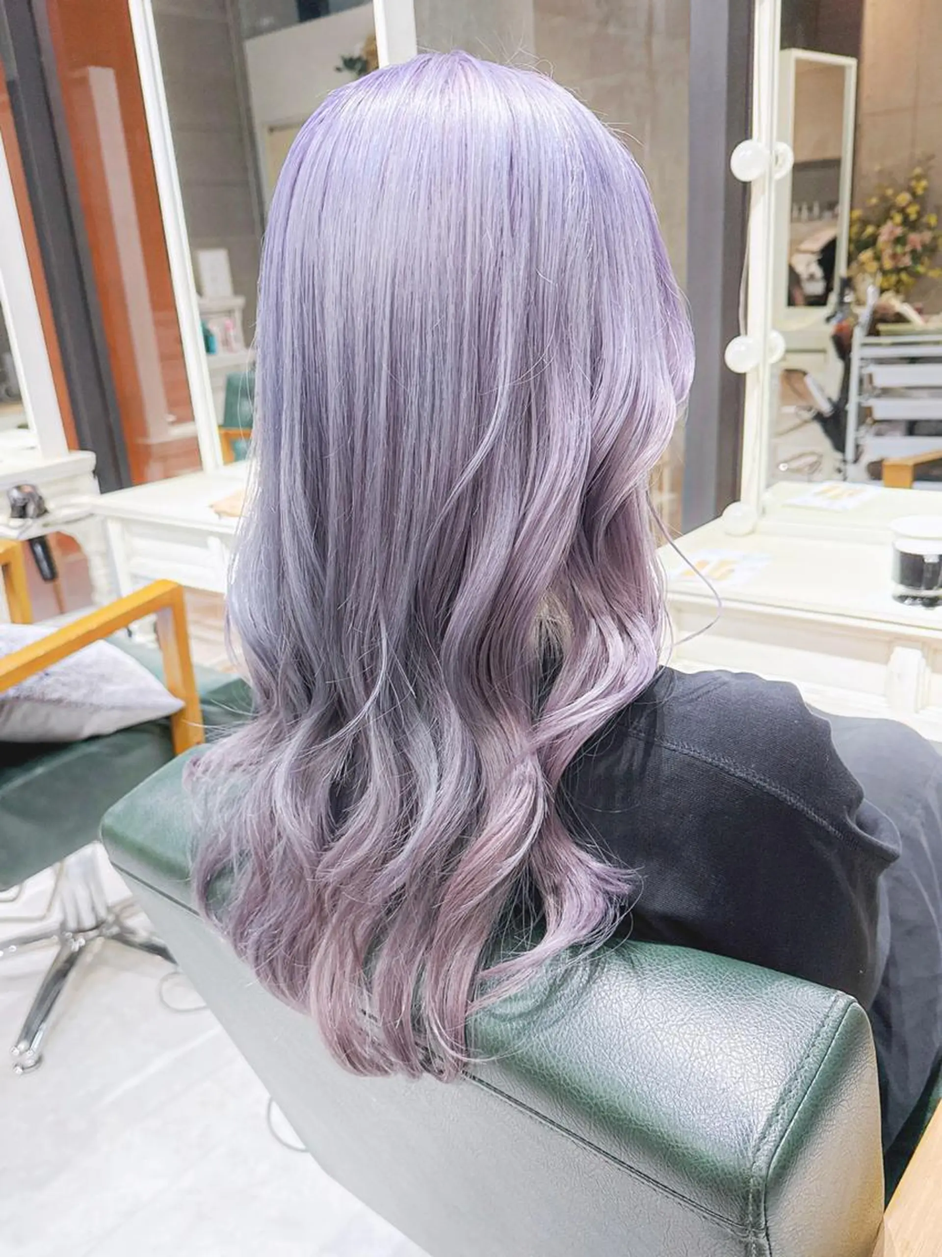 ロング カラー ヘアアレンジ ラベンダーカラー シルバー Days 透明感カラーのヘアスタイル