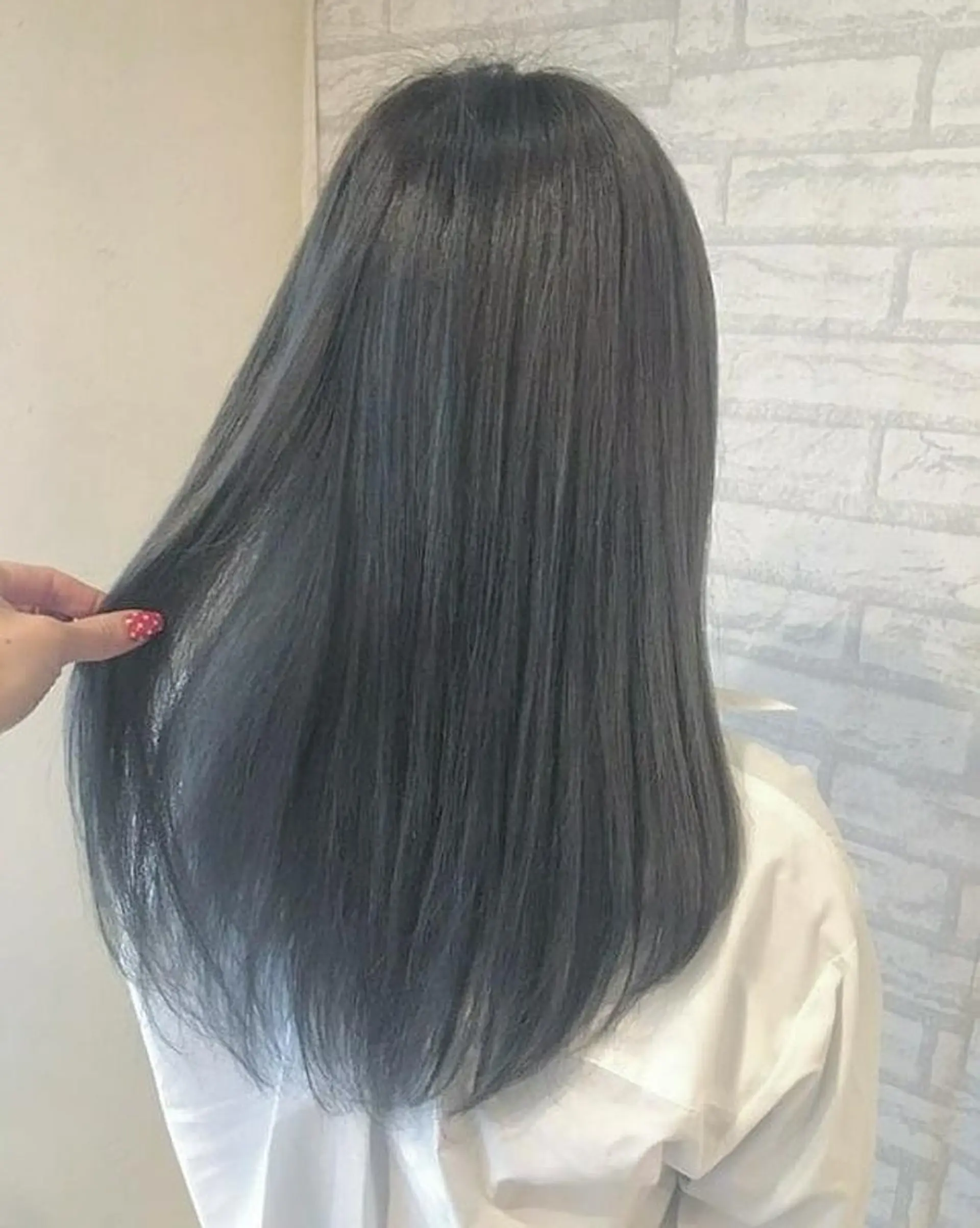 ロング カラー グレージュ RU RIのヘアスタイル