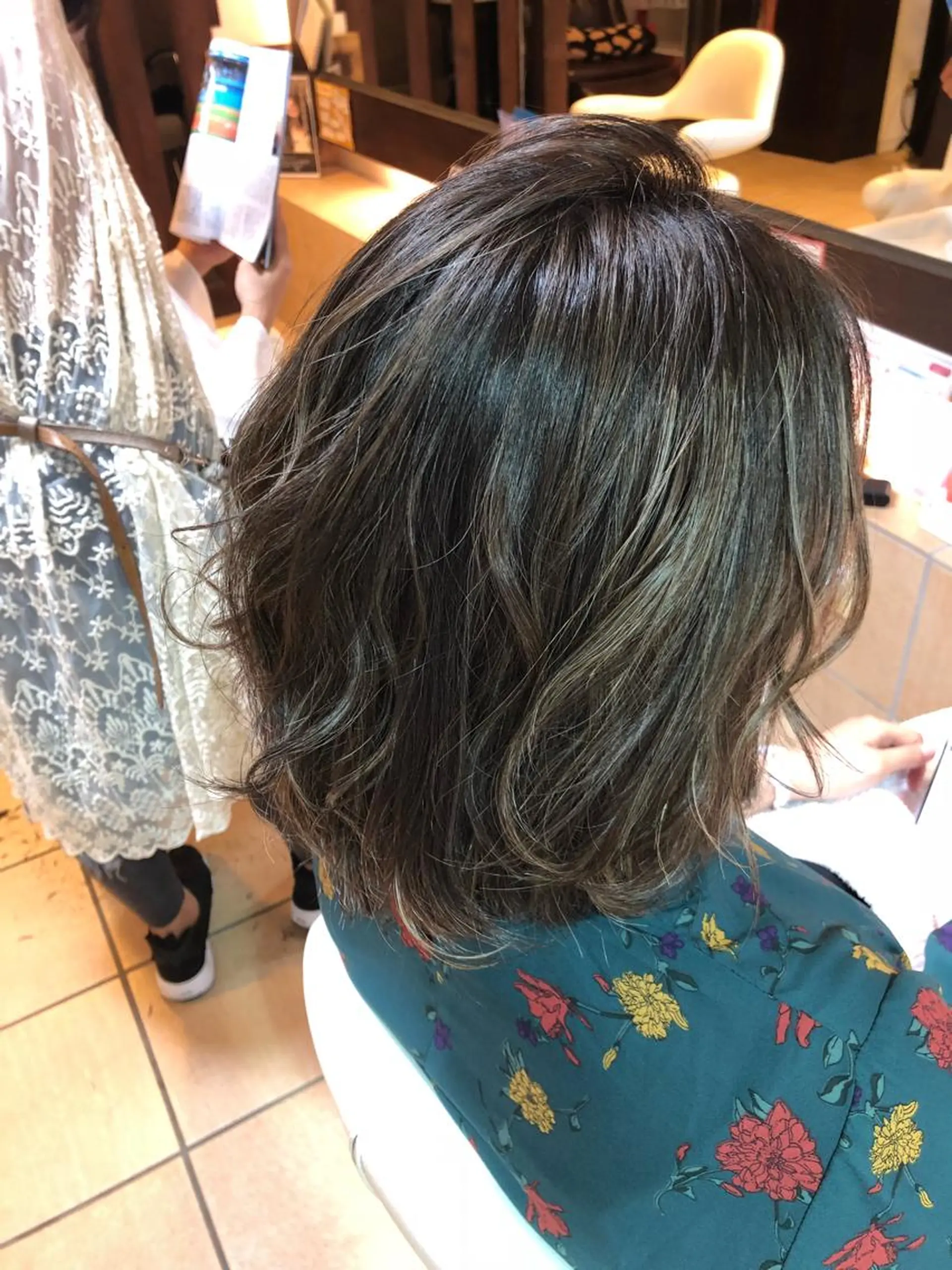 ミディアム ハイライト SATO YUKA🌟のヘアスタイル