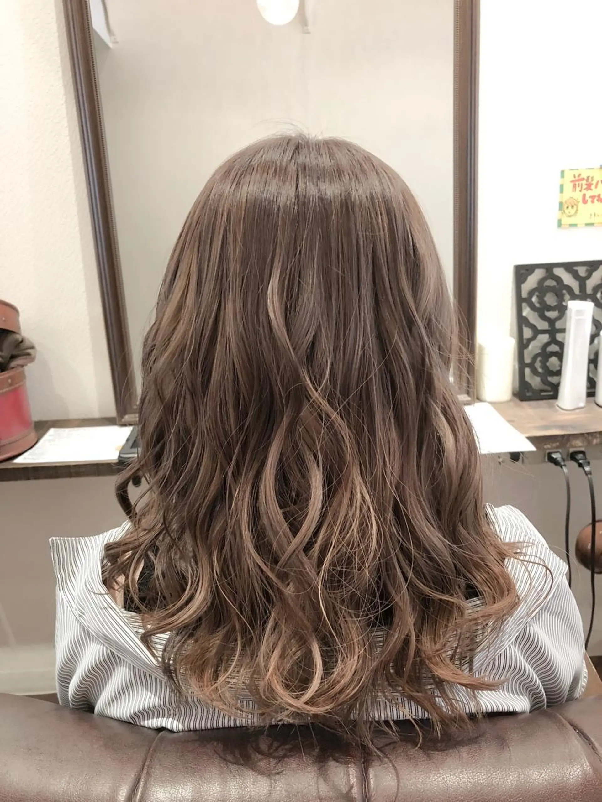 ロング カラー ヘアアレンジ アッシュ ベージュカラー ブリーチ ヘアカラー いしだ みさきのヘアスタイル
