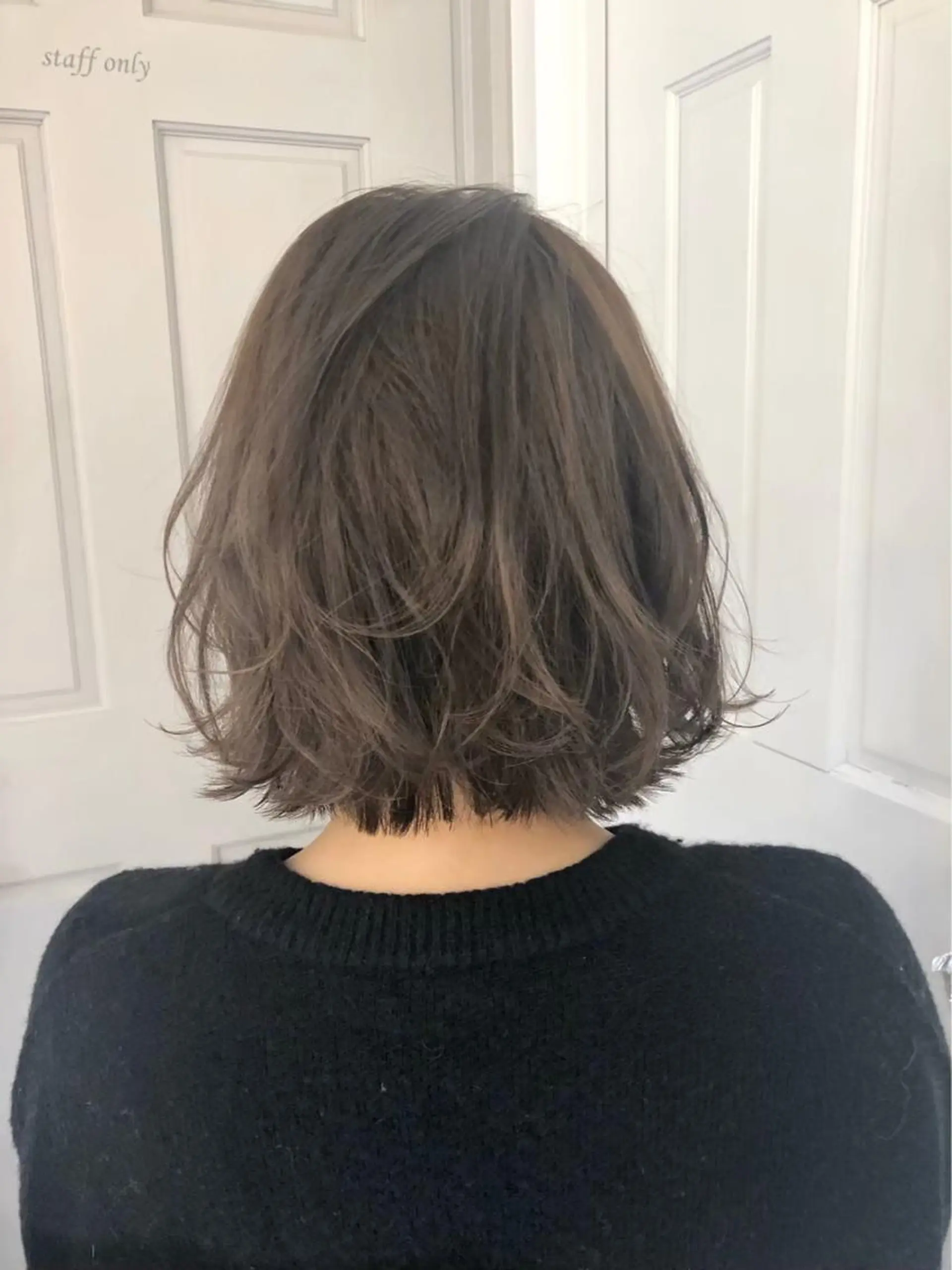 ミディアム ヘアカラー トリートメント 顔周り/ブリーチなし /縮毛矯正🫧伊勢のヘアスタイル