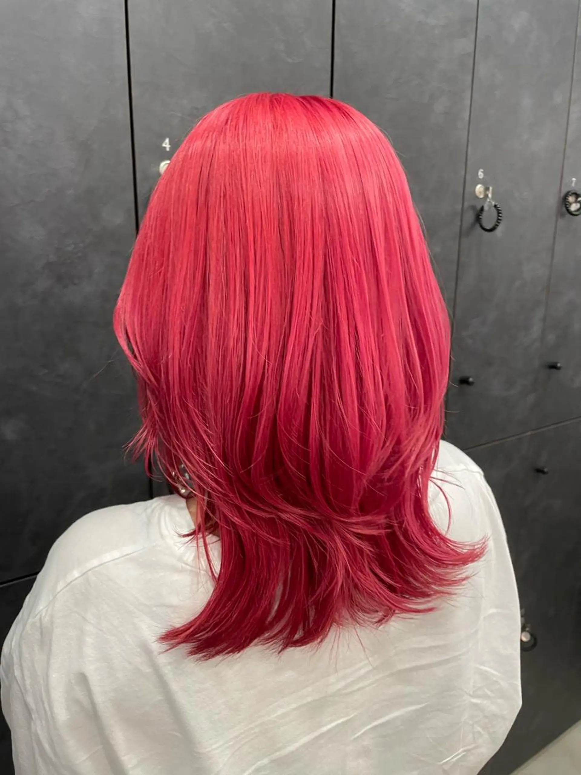 ミディアム カラー 藤原 凜香のヘアスタイル