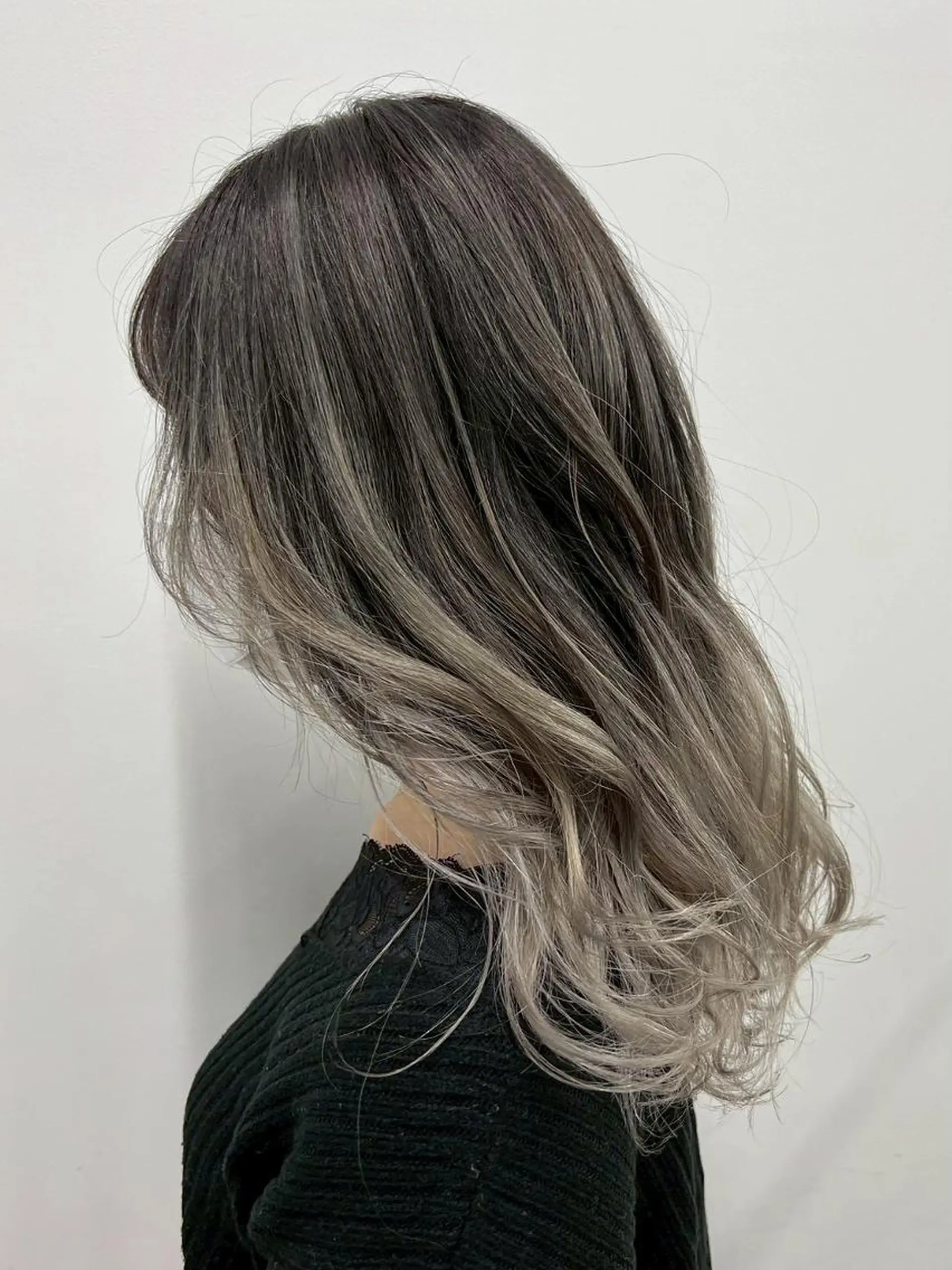 セミロング カラー アディクシーカラー アッシュ ブルーカラー ダークアッシュ グレージュ 【公式】amble luxe池袋東口🩷のヘアスタイル
