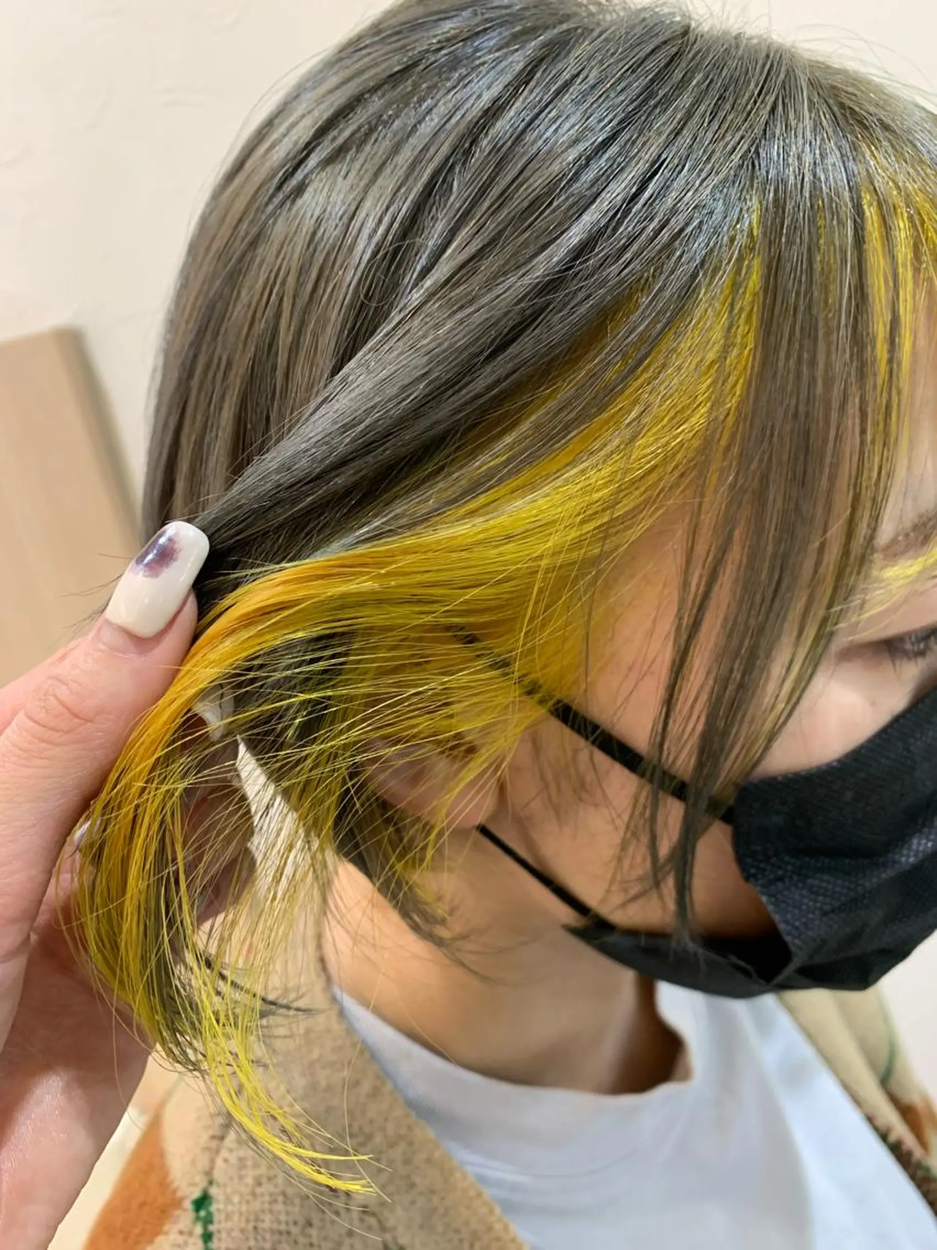 ショート カラー ヘアカラー トリートメント 店長ハイトーンカラー 柞山史奈のヘアスタイル