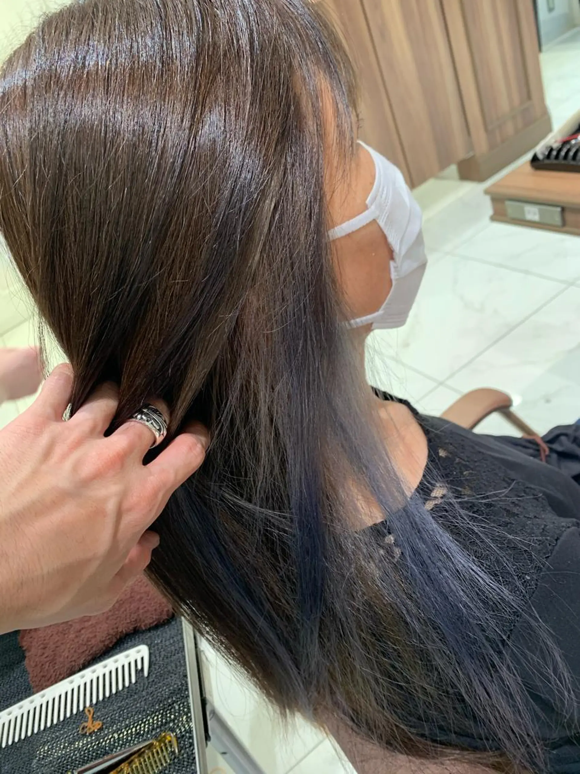 ロング カラー ブリーチ インナーカラー 飯田 真澄のヘアスタイル