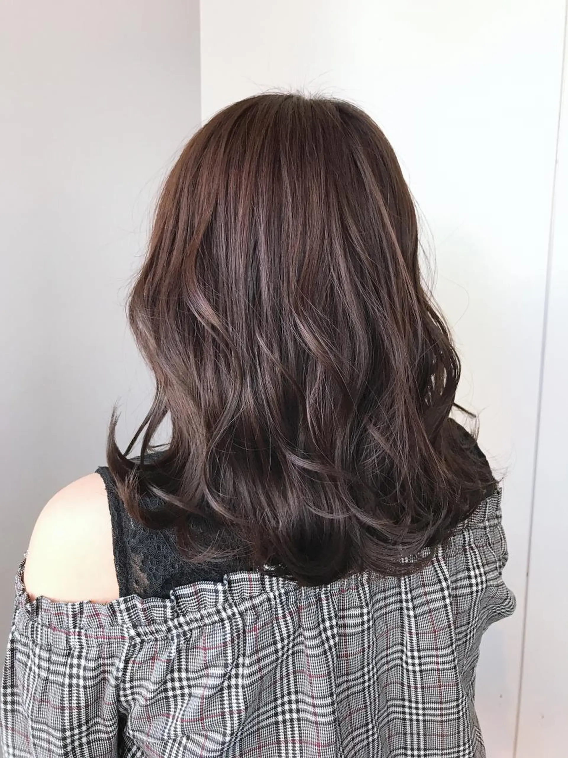 ミディアム カラー ブラウンカラー チョコレートブラウン 松本 唯のヘアスタイル