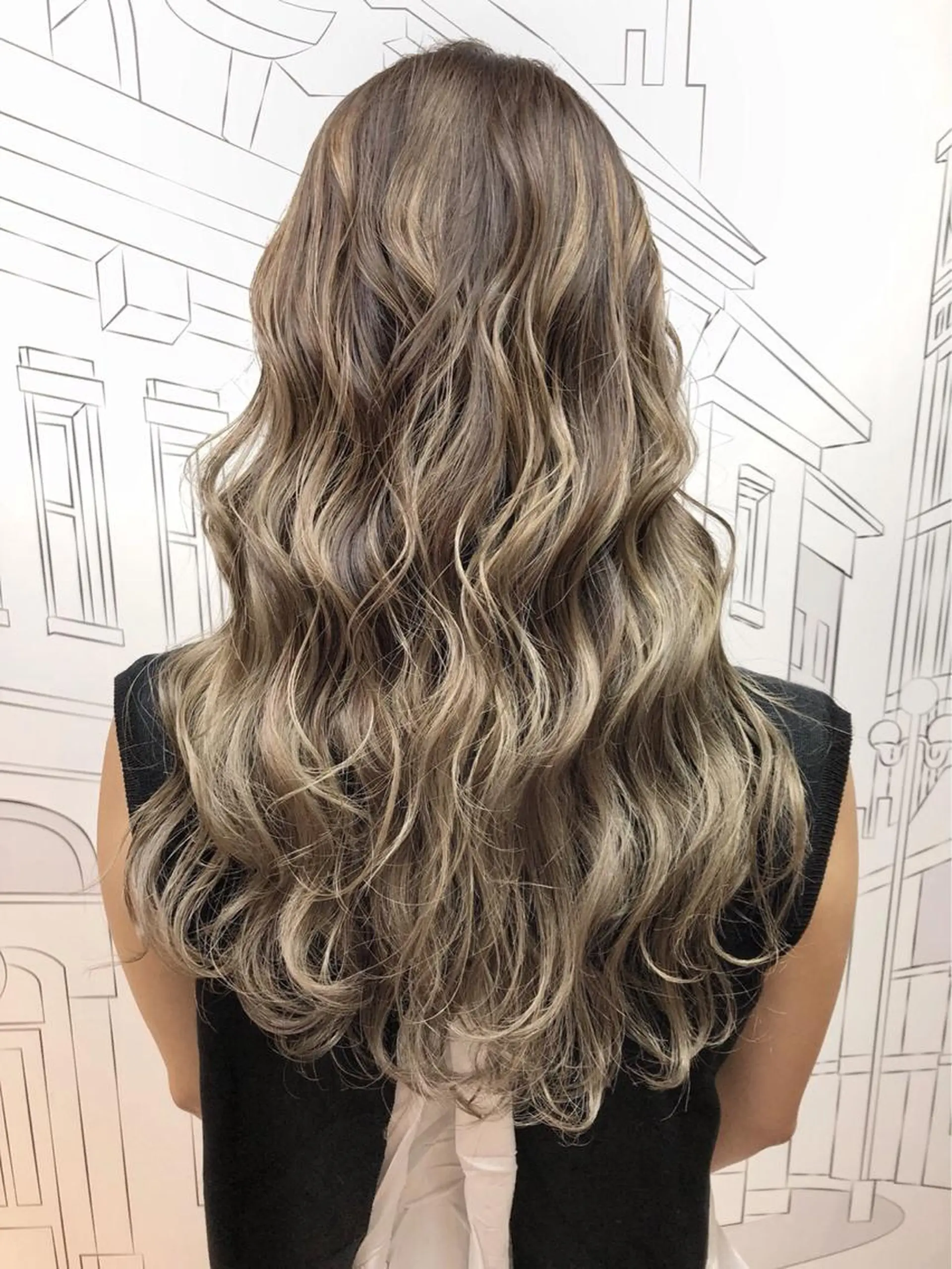 ロング カラー バレイヤージュ ベージュカラー イエローカラー レイヤーカット TOMOKA 艶髪/透明感カラーのヘアスタイル