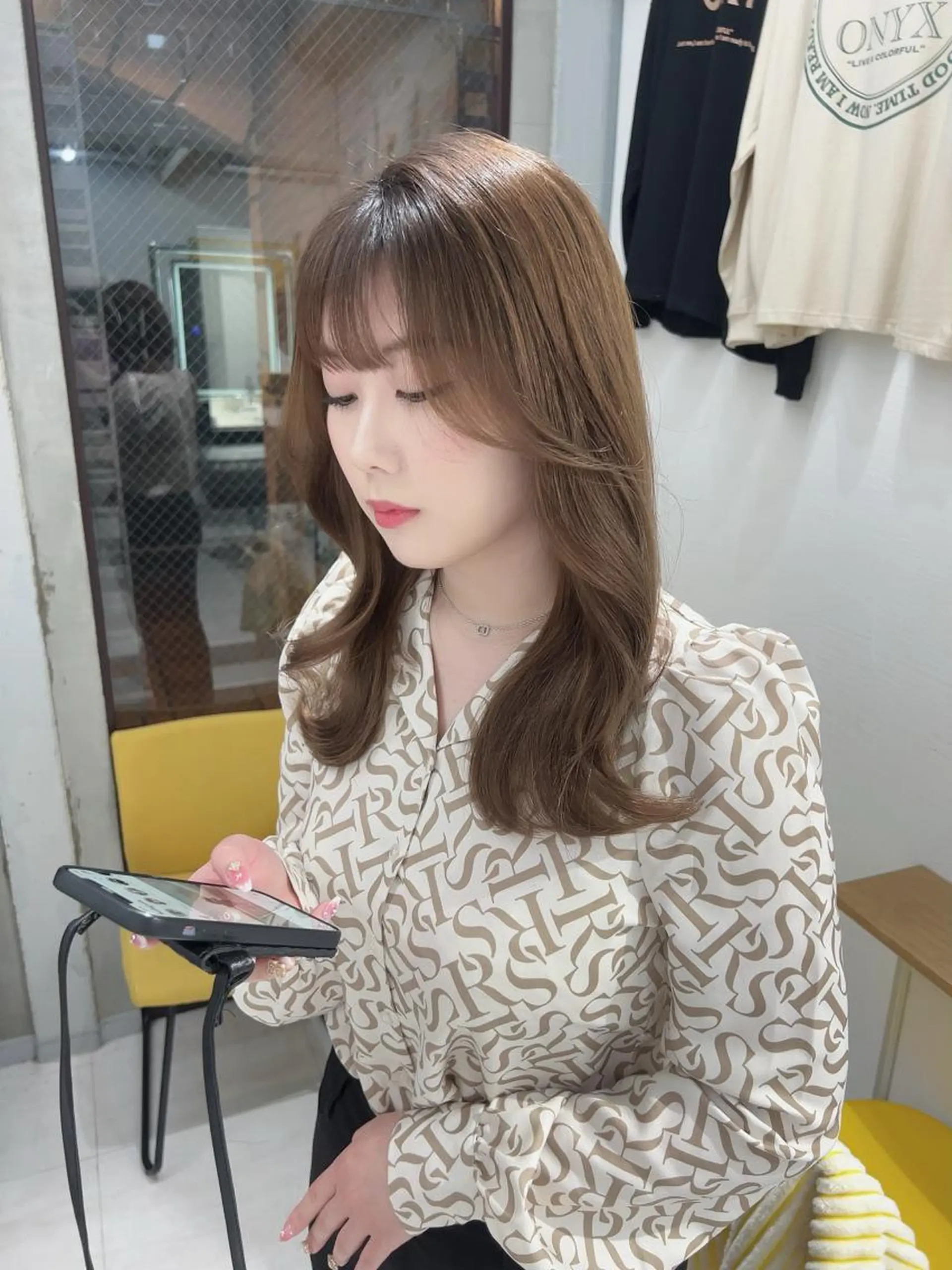 セミロング アッシュ チョコレートブラウン ピンクブラウン 顔まわりレイヤー 学生 当日予約大歓迎💕/ Chisatoのその他イメージ