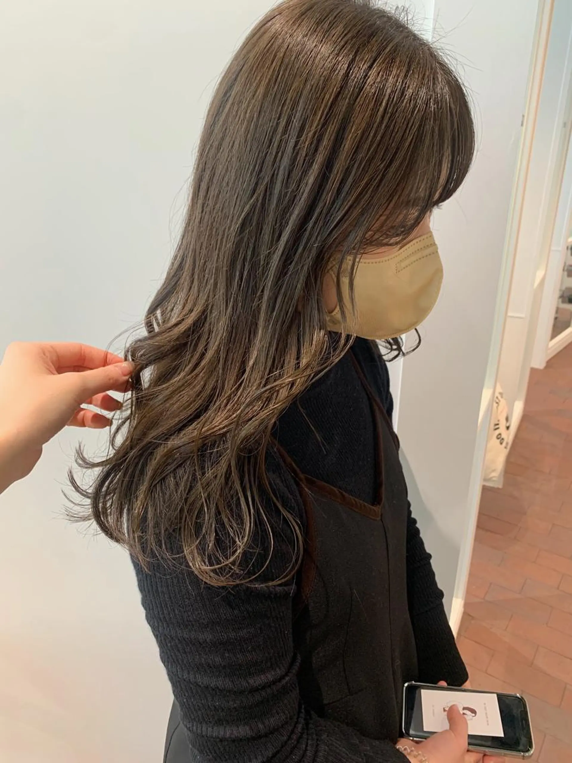 セミロング カラー ベージュカラー オリーブベージュ カット ヘアカラー トリートメント 片岡 由依のヘアスタイル
