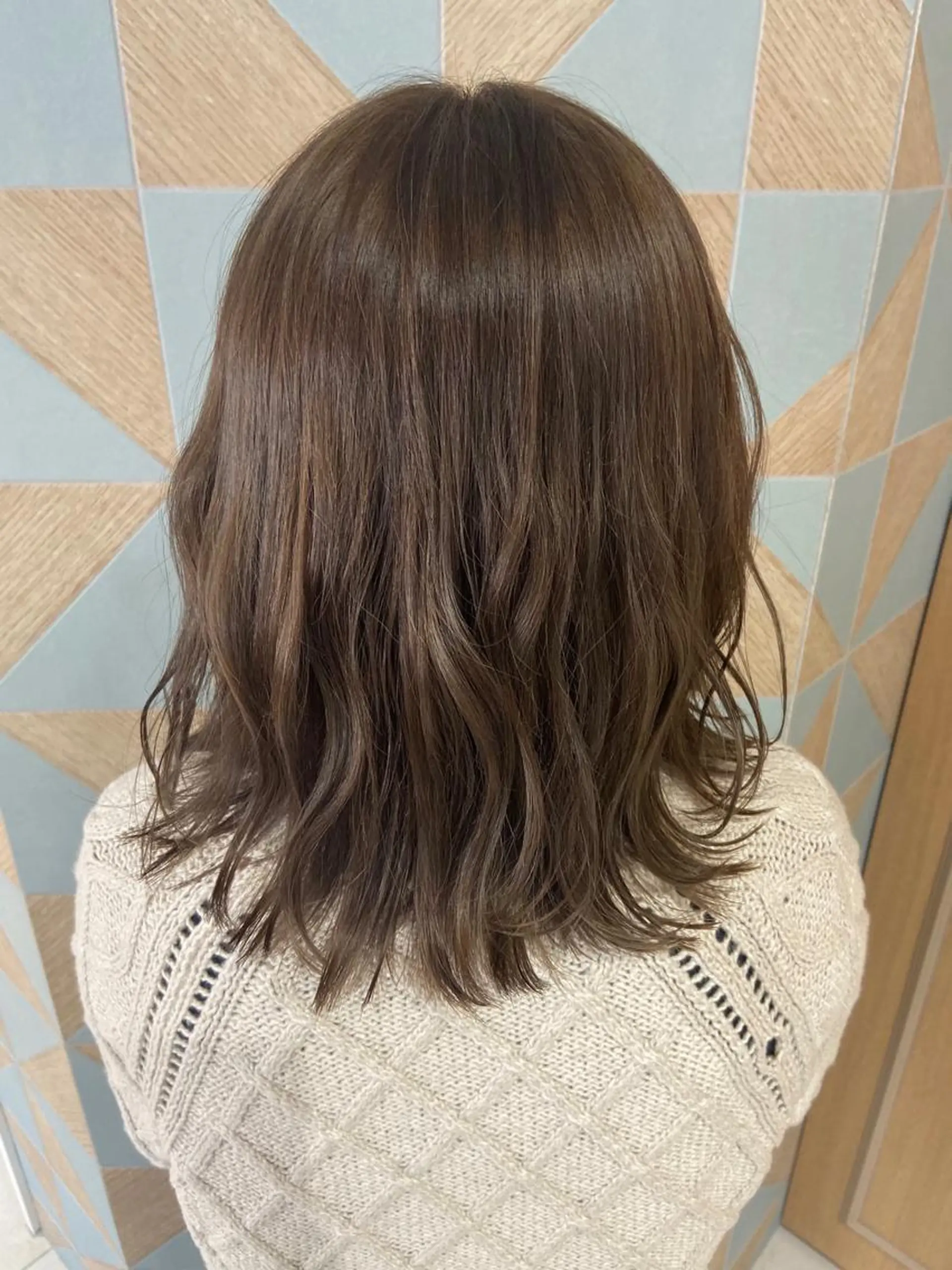 ミディアム カラー アッシュ ベージュカラー 小栗 麻衣のヘアスタイル