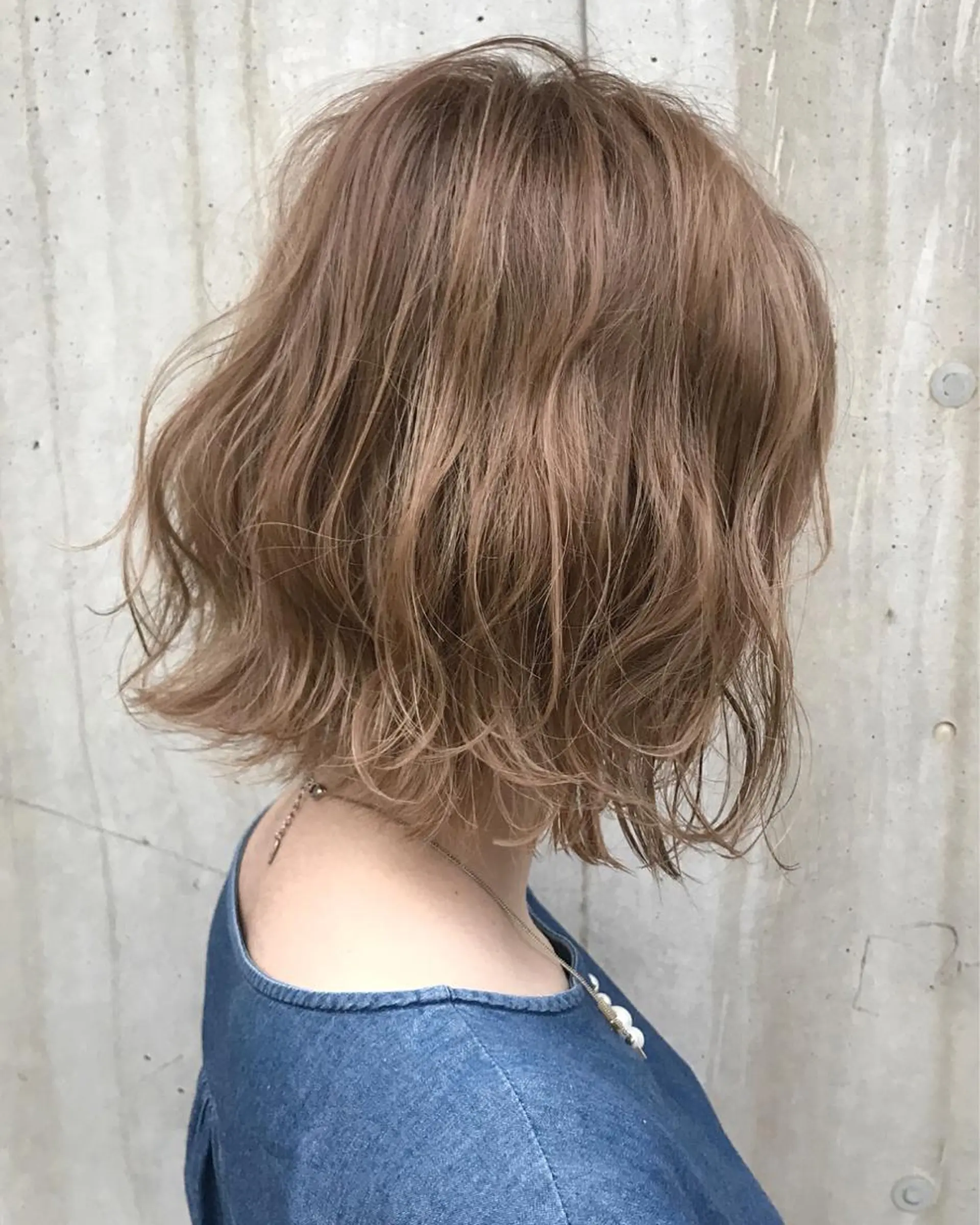 ショート カラー 切りっぱなしボブ 透明感カラー ハイライトカラー イルミナカラー ボブ カット ヘアカラー トリートメント ボブ・レイヤーカット 吉敷航一のヘアスタイル