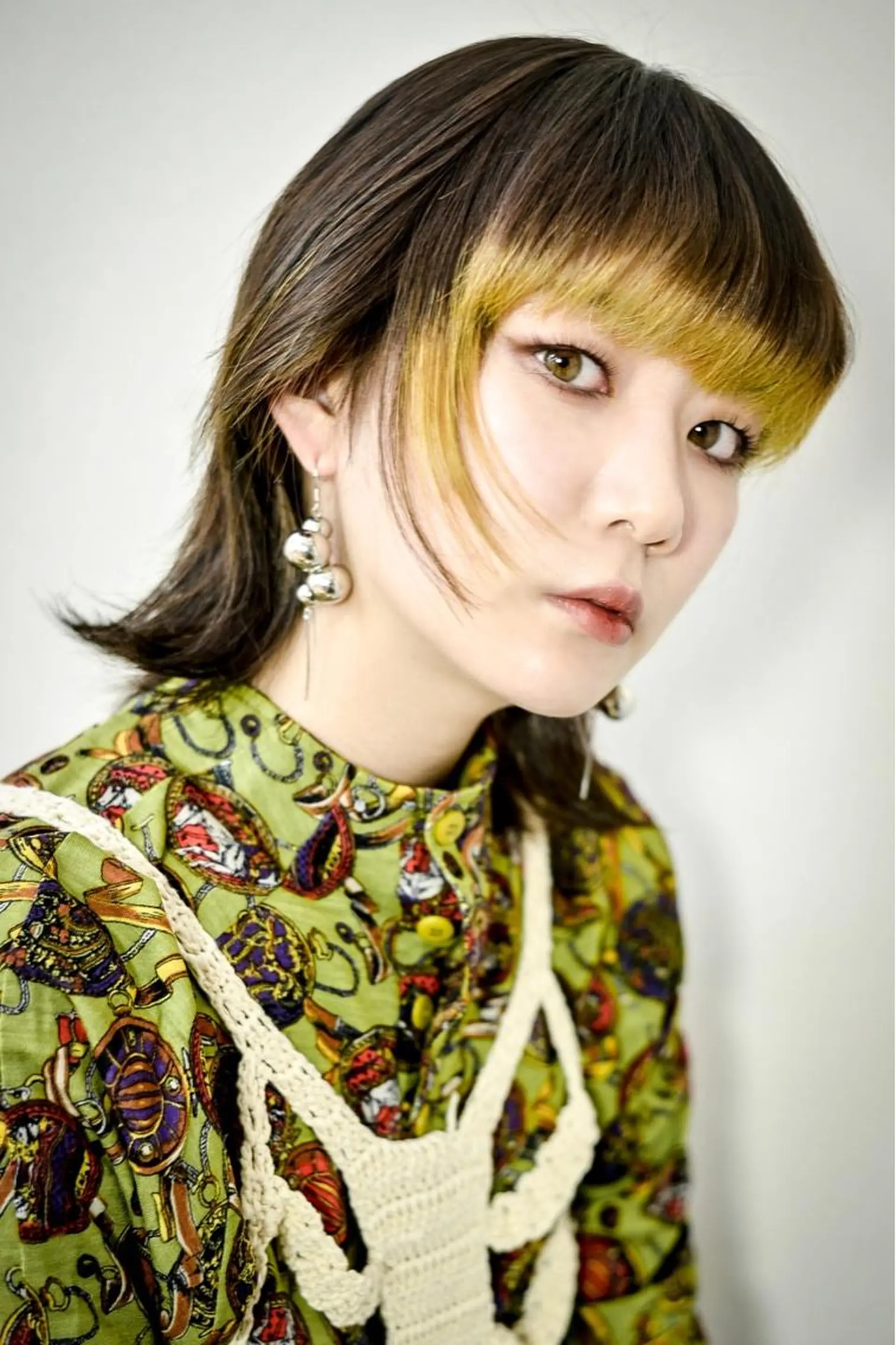 ミディアム イエローカラー ボブ 西宮北口/みなみのヘアスタイル