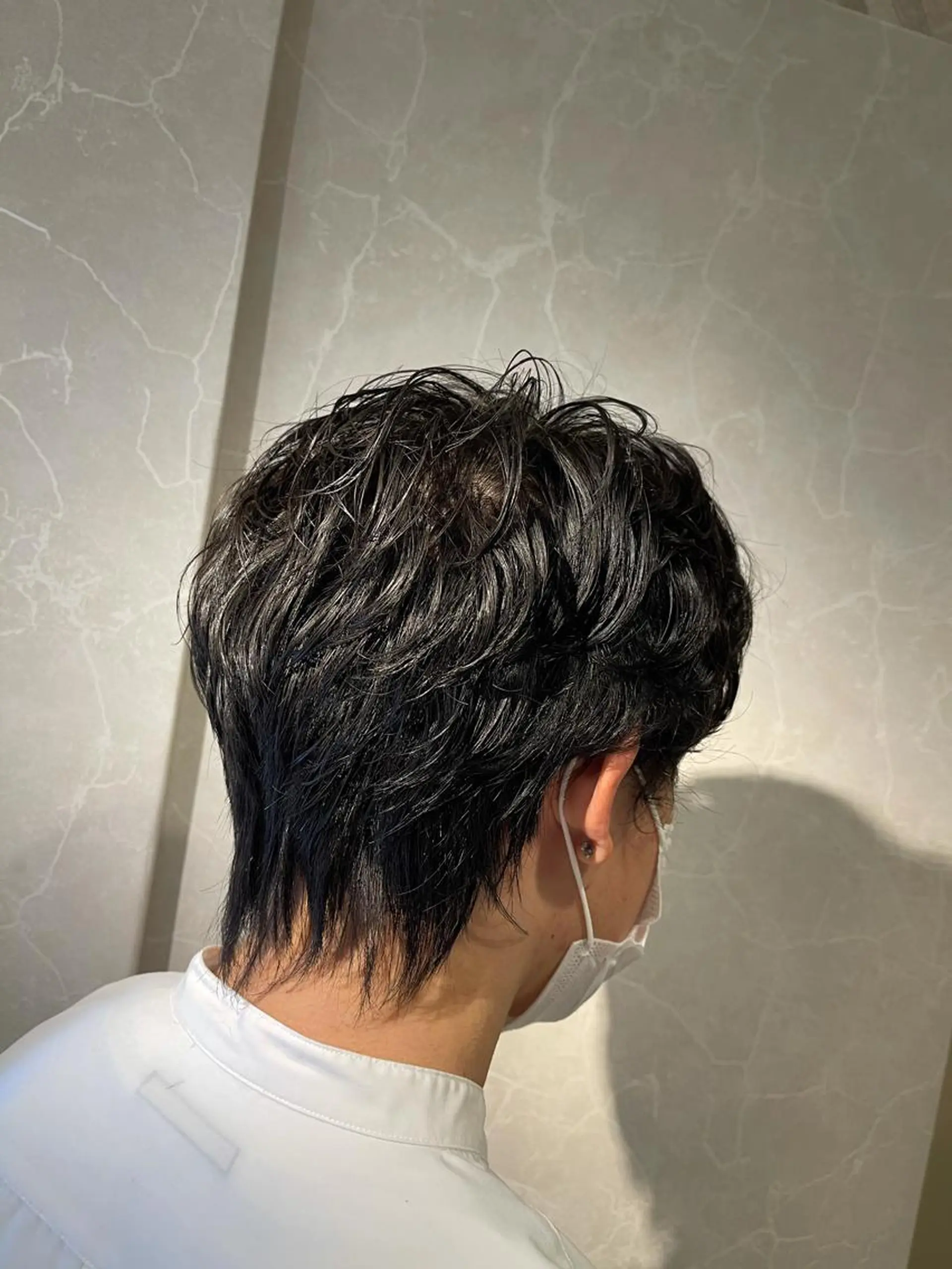 パーマ メンズ 濱田輝レイヤー 韓国風 ハイトーンのヘアスタイル