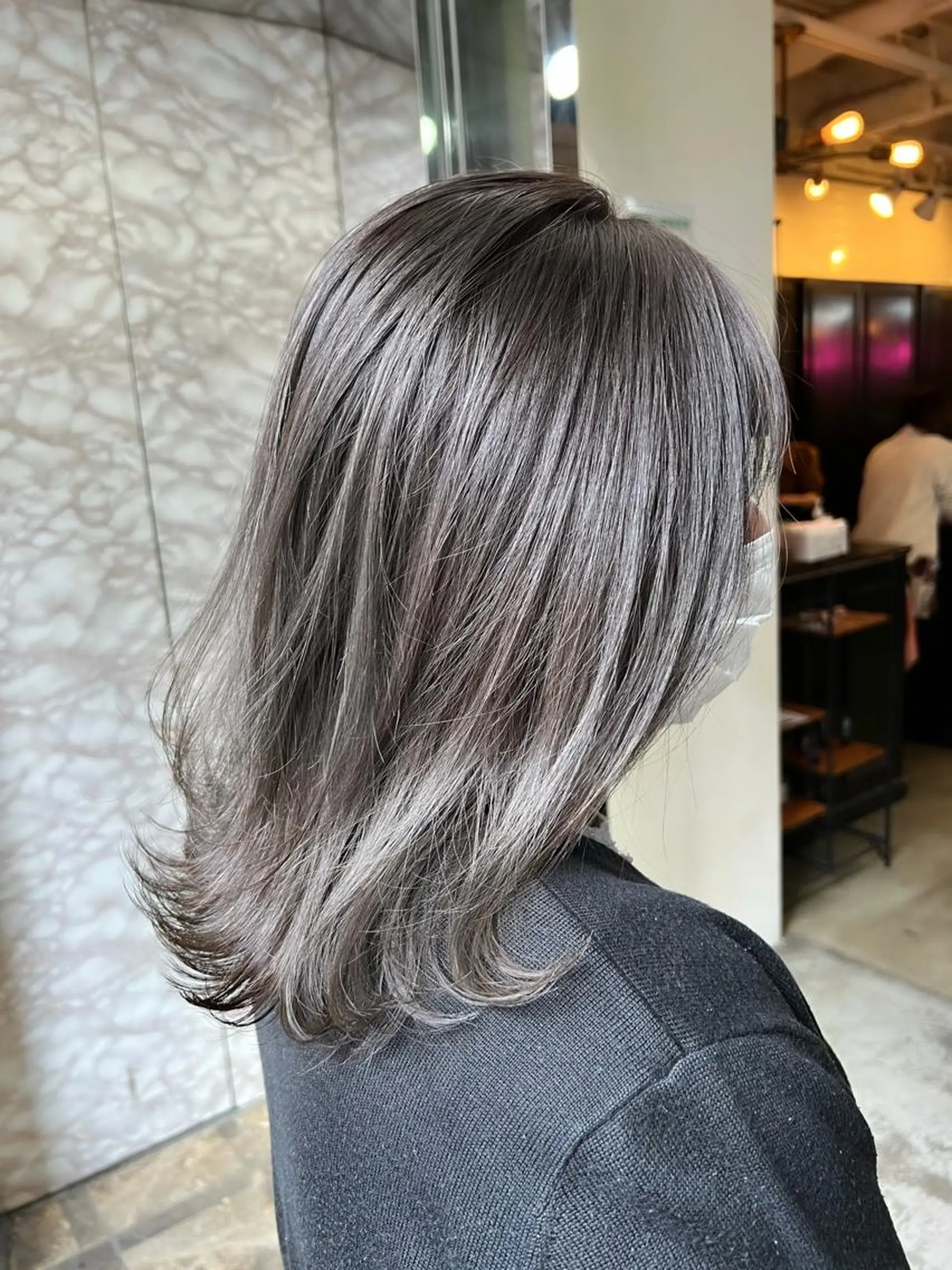 ロング カラー ヘアアレンジ 透明感カラー グレージュ 🌟小顔レイヤー× 赤み消し透明感カラーのヘアスタイル