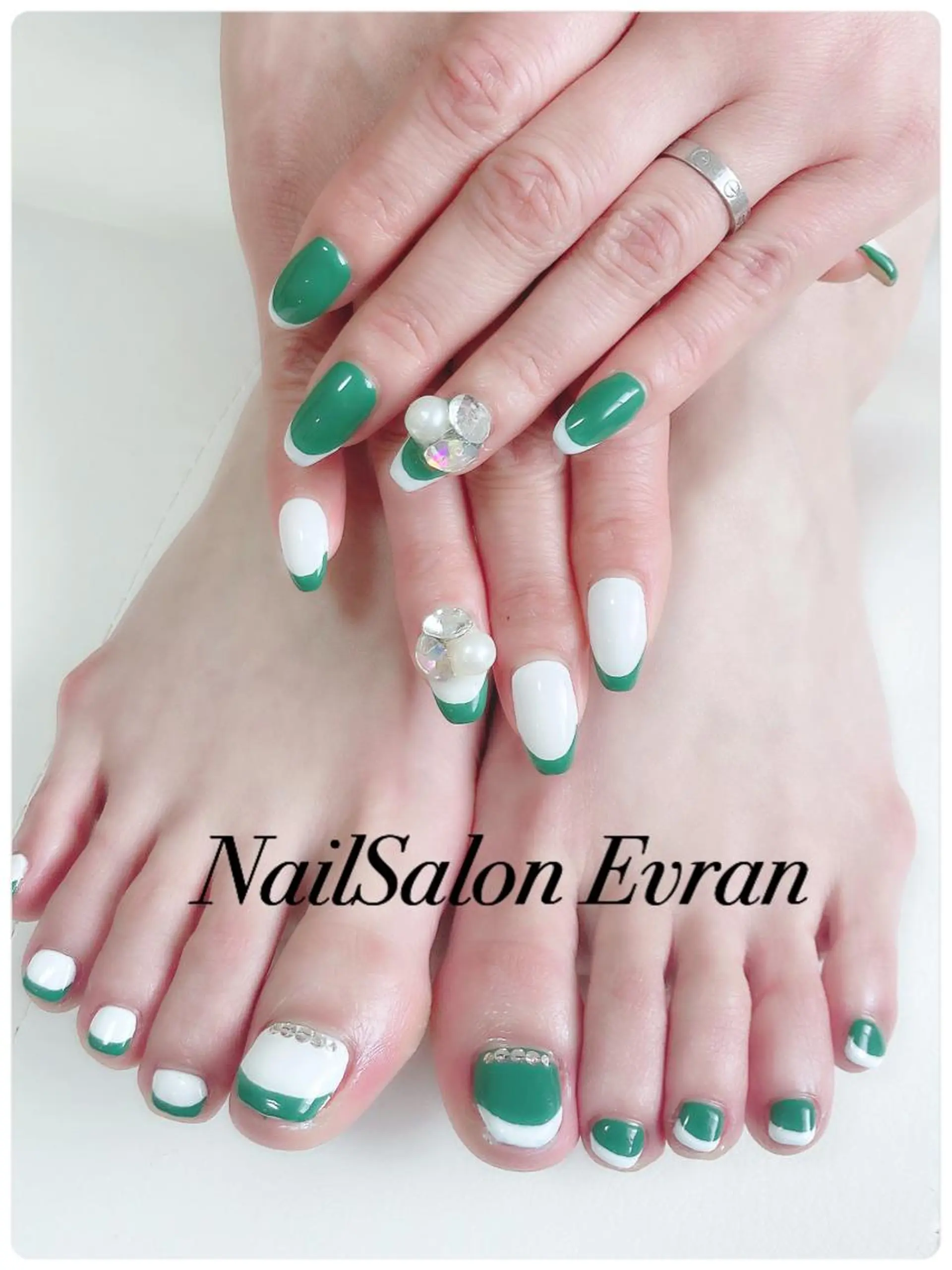 ネイル アートネイル フレンチネイル マグネットネイル 持ち込み ニュアンスネイル ハンドネイル Nail salon Evranのネイルデザイン