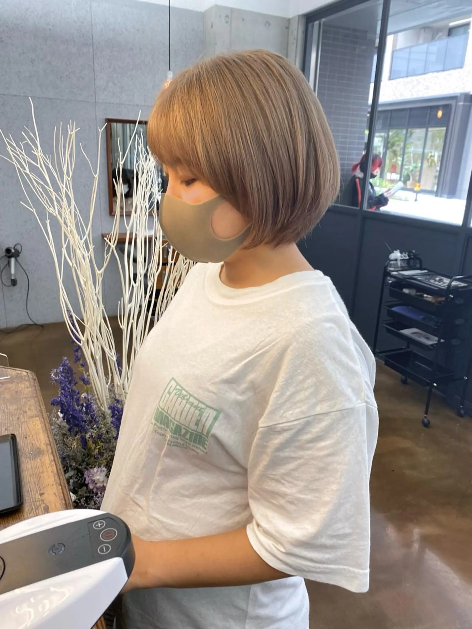 ショート カラー ブリーチ グレージュ ハイトーン/デザイン hirokiのヘアスタイル