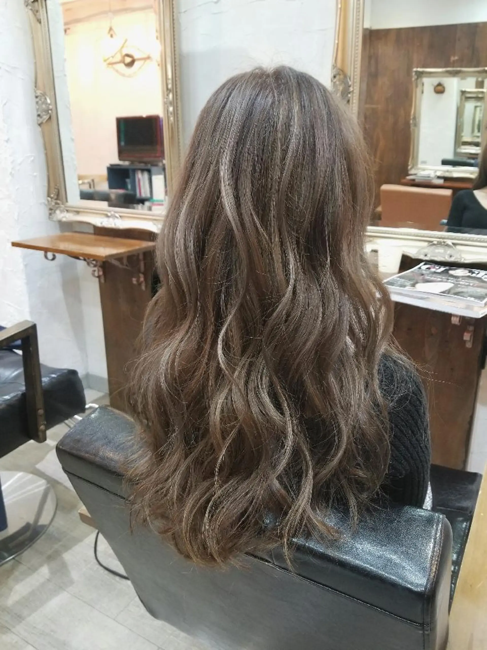 ロング カラー ヘアカラー bathair 持田侑祐のヘアスタイル