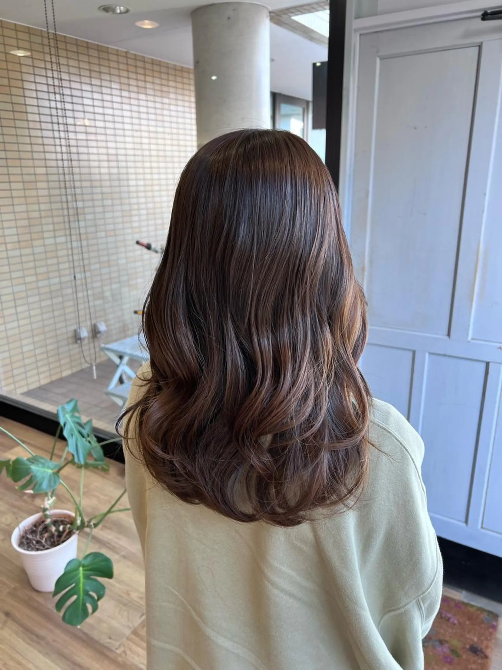 ロング カラー グレージュ ヘアカラー トリートメント ツキダテ ユイのヘアスタイル
