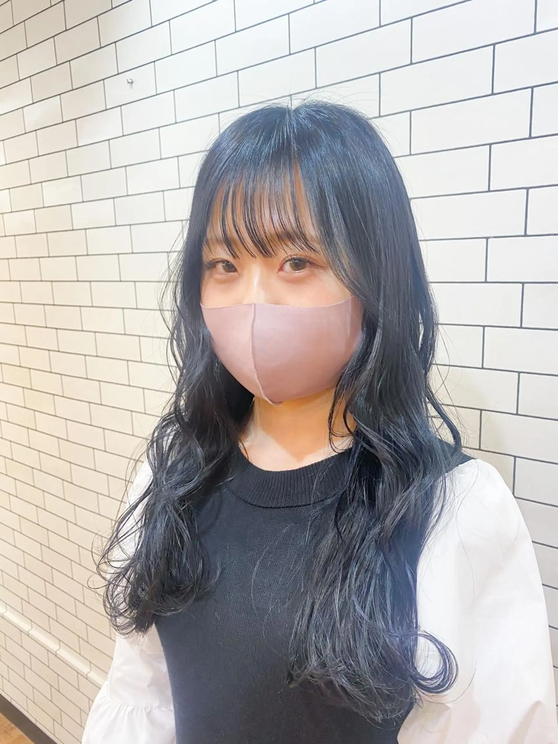 ロング カラー 黒髪 ブルーカラー ブルーブラック 韓国風ヘア カット ヘアカラー トリートメント TAI透明カラー 柔らかい縮毛矯正のヘアスタイル