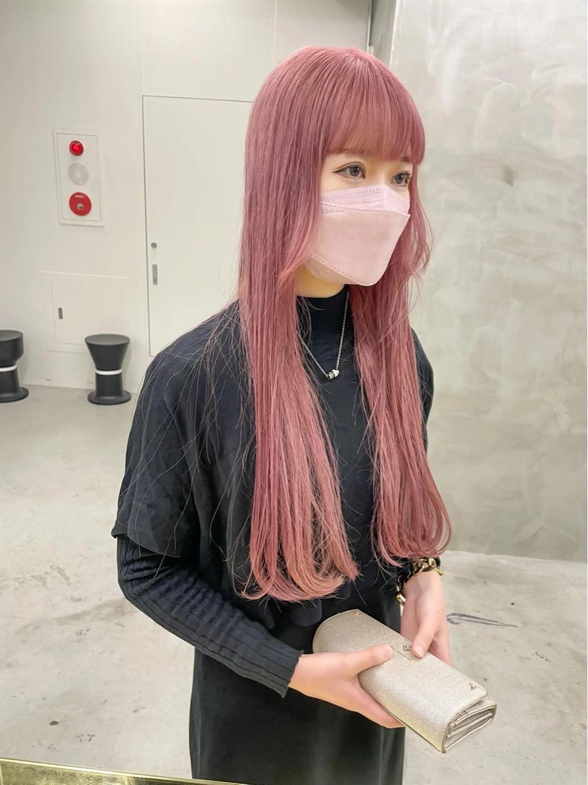 ロング カラー ブリーチ ヘアカラー 似合わせ｜レイヤー 🪩yurikaのヘアスタイル