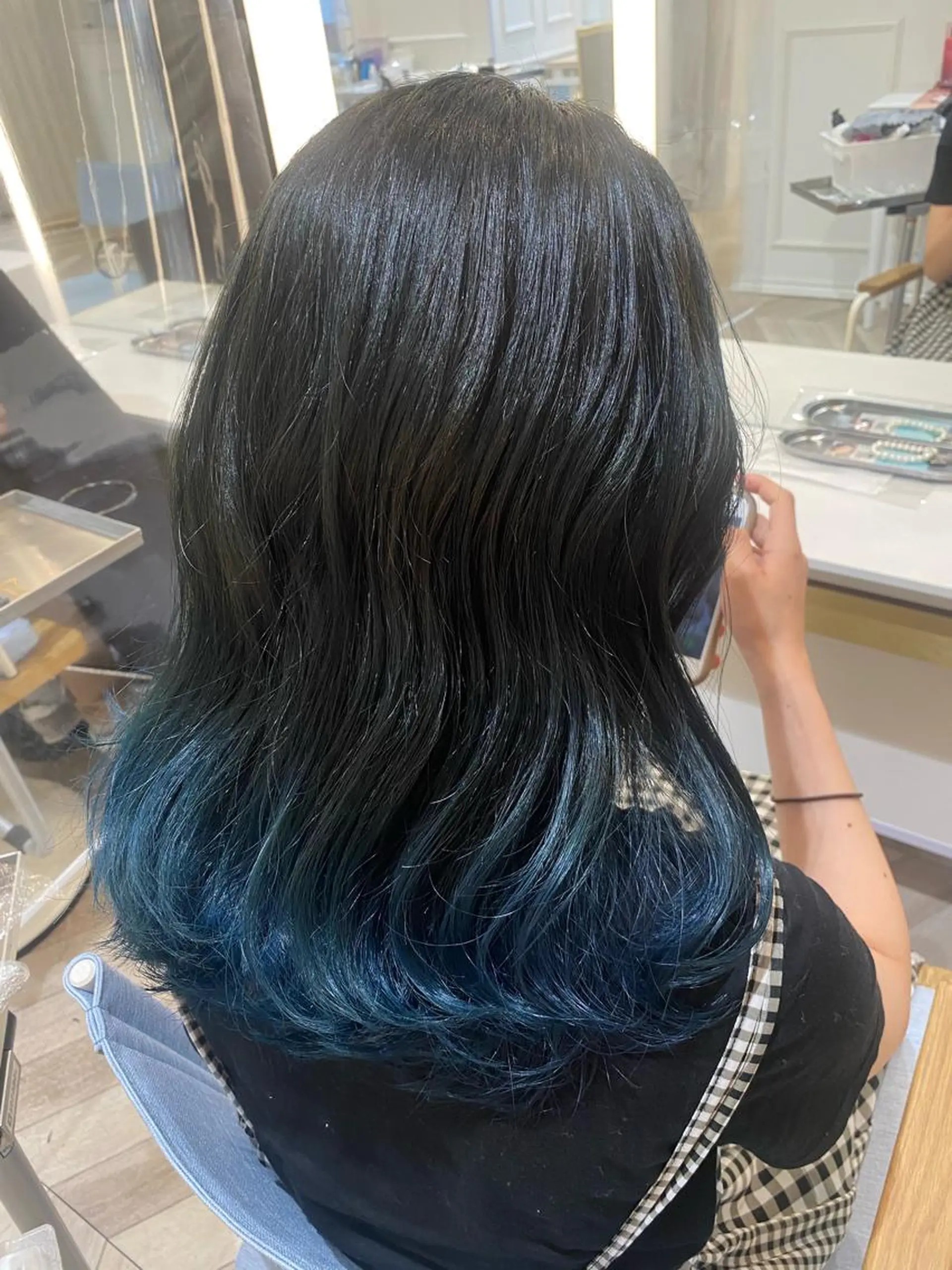 ロング カラー ブルーカラー グラデーションカラー カット ヘアカラー 小顔レイヤー/ ベージュ🤍Rieのヘアスタイル
