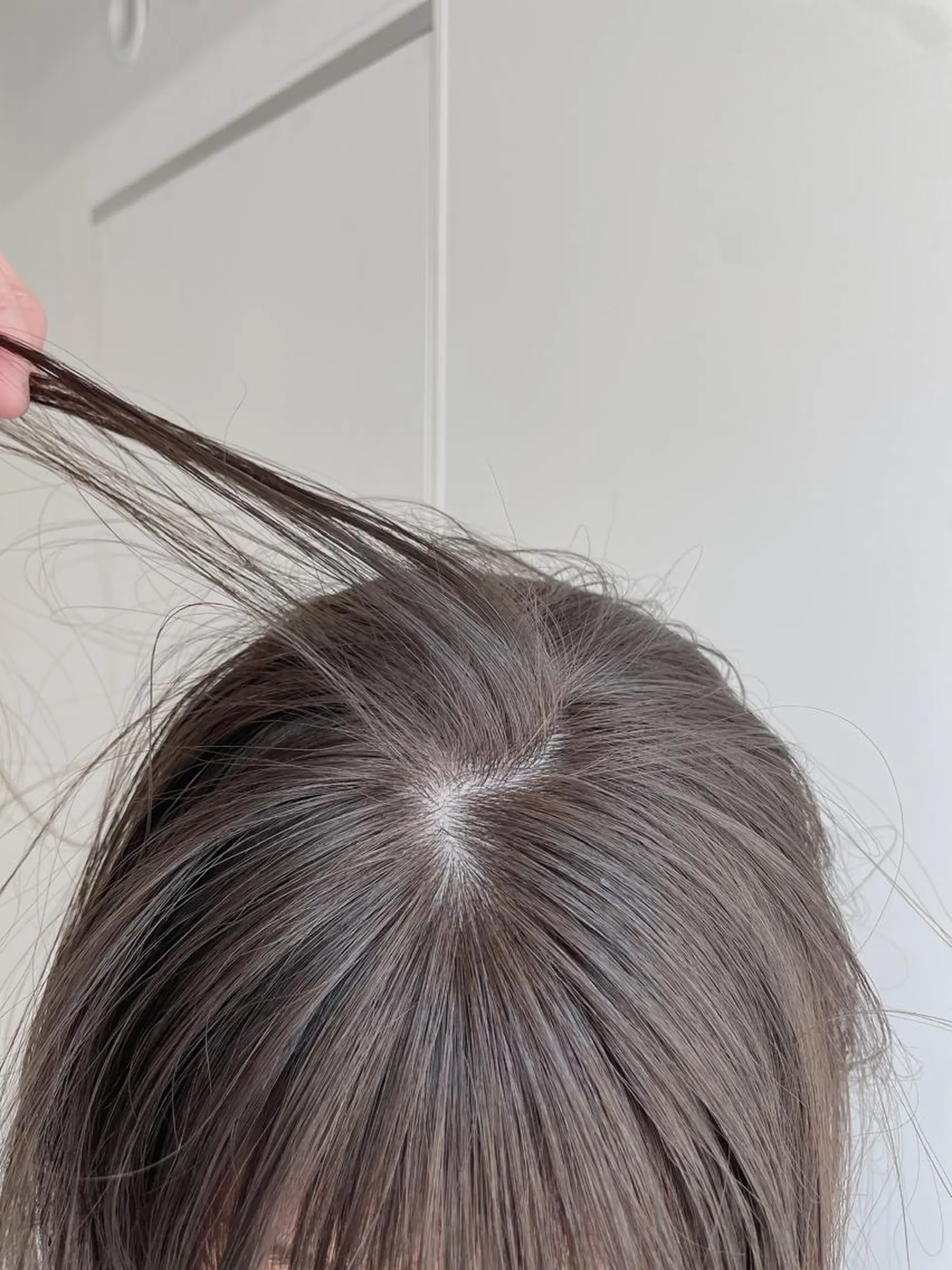 ショート カラー ブリーチ グレージュ ブリーチなしカラー レイヤーカット 透明感カラーのヘアスタイル