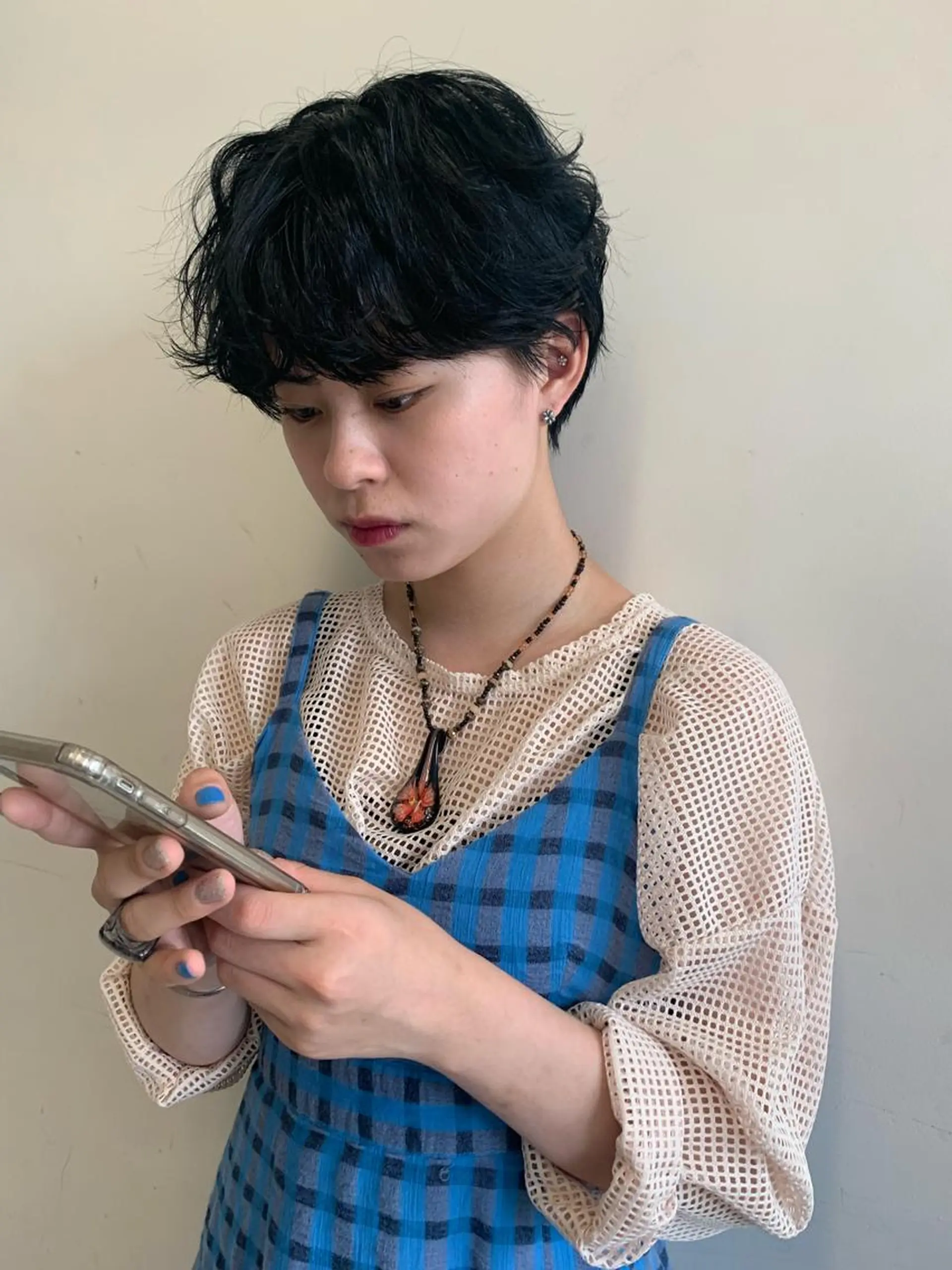 ショート カラー 黒髪 ブルーカラー ブルーブラック ヘアカラー TONUKOA RUA下北沢店【トヌコア ルア】所属・丸山璃子 /パーマ/レイヤーのヘアスタイル