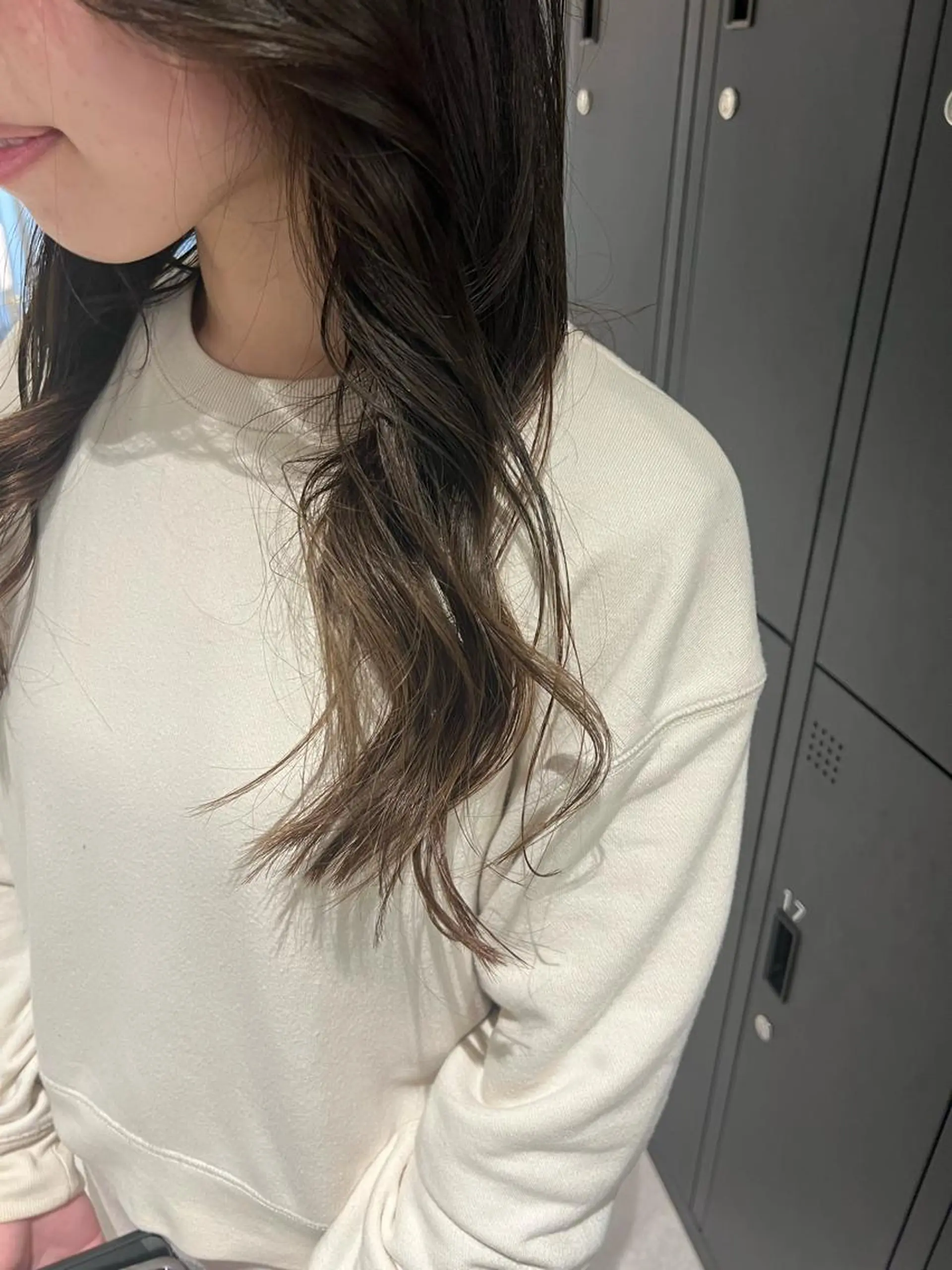 ロング カラー グレージュ シアーグレージュ 暗髪カラー🫐パーマ おくだりんかのヘアスタイル