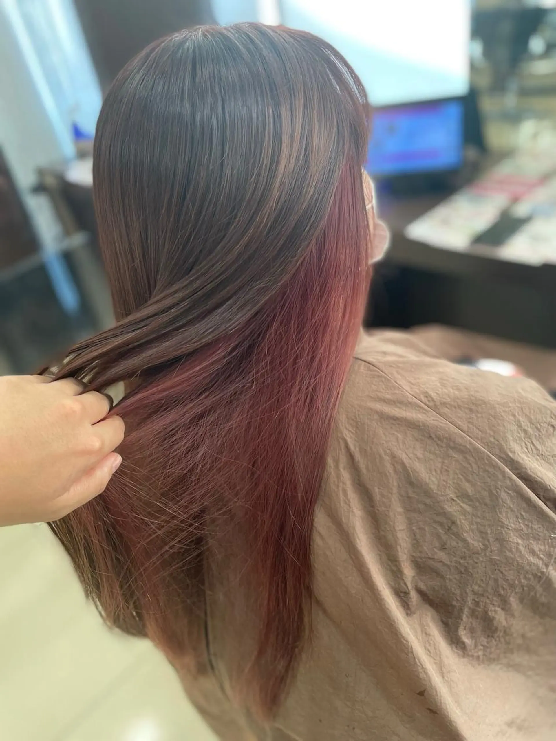 ロング カラー インナーカラー ピンクカラー 嶌田 沙紀のヘアスタイル