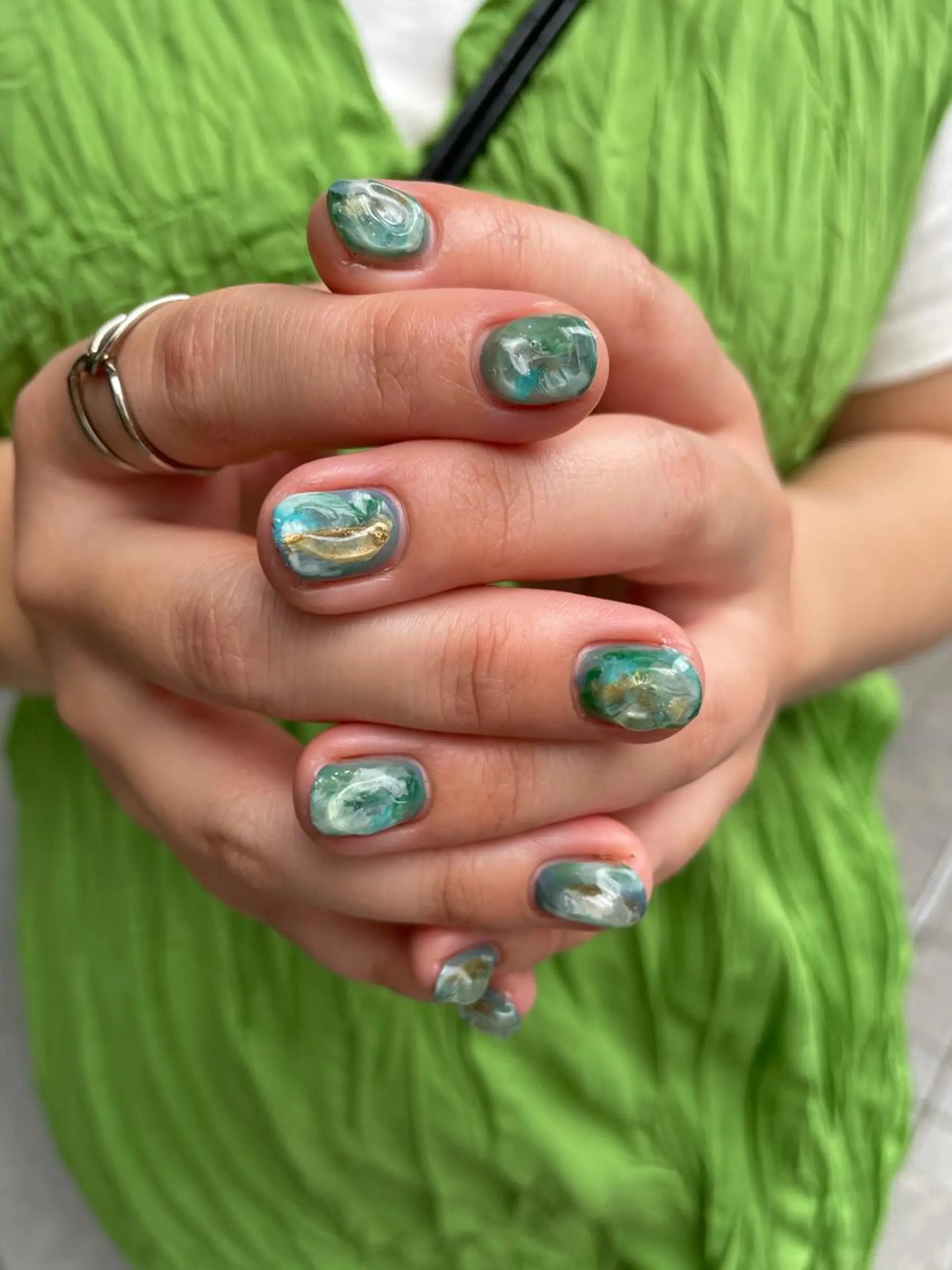 ネイル グリーン ハンドネイル ナチュラル透明感🌱 小山美樹子のヘアスタイル