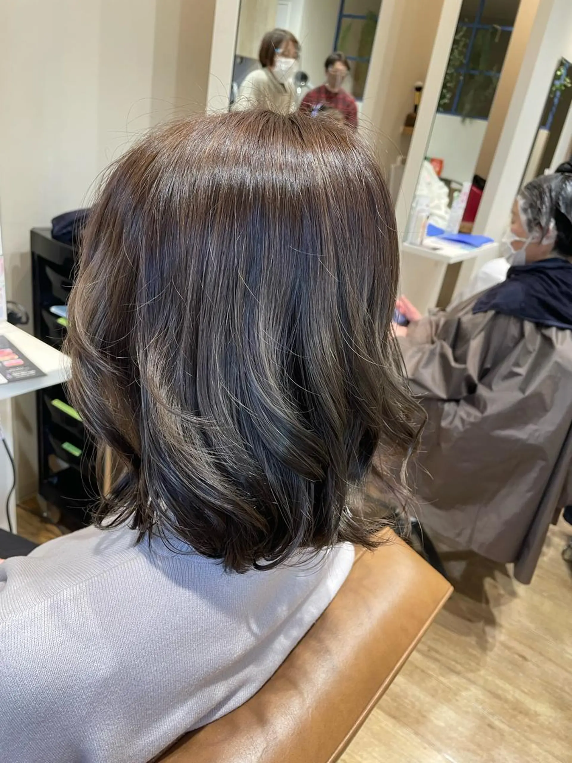 ミディアム カラー 亀田 実花のヘアスタイル