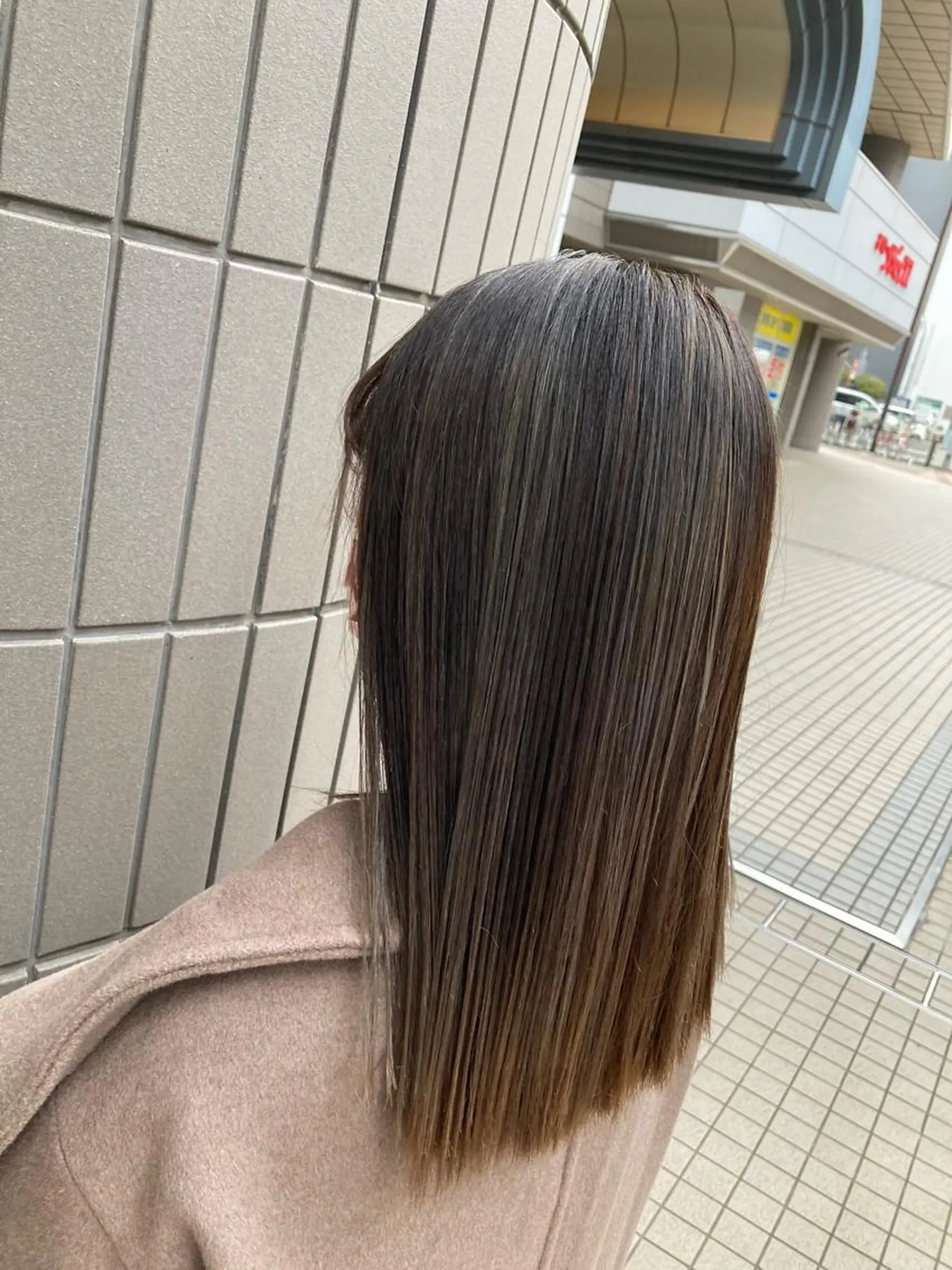 ミディアム カラー バレイヤージュ レイヤーカット カット 縮毛矯正 トリートメント SHAFT Ieiriのヘアスタイル