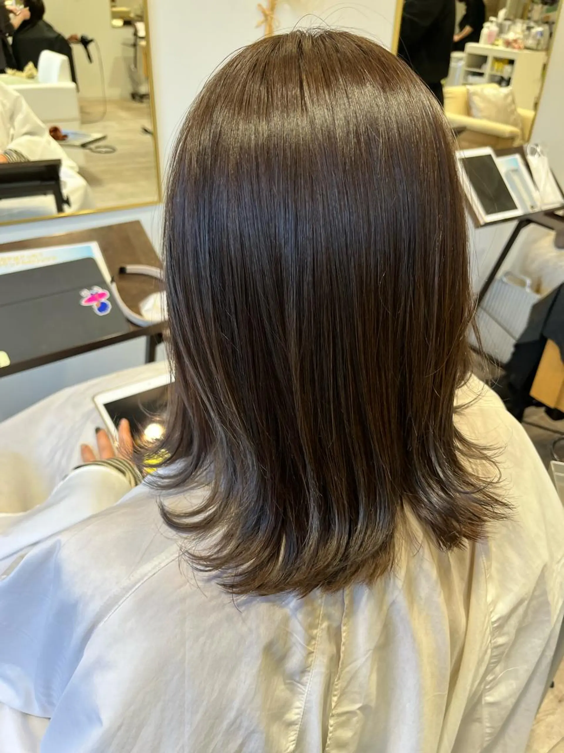 ミディアム カラー 透明感カラー 西川 明李のヘアスタイル