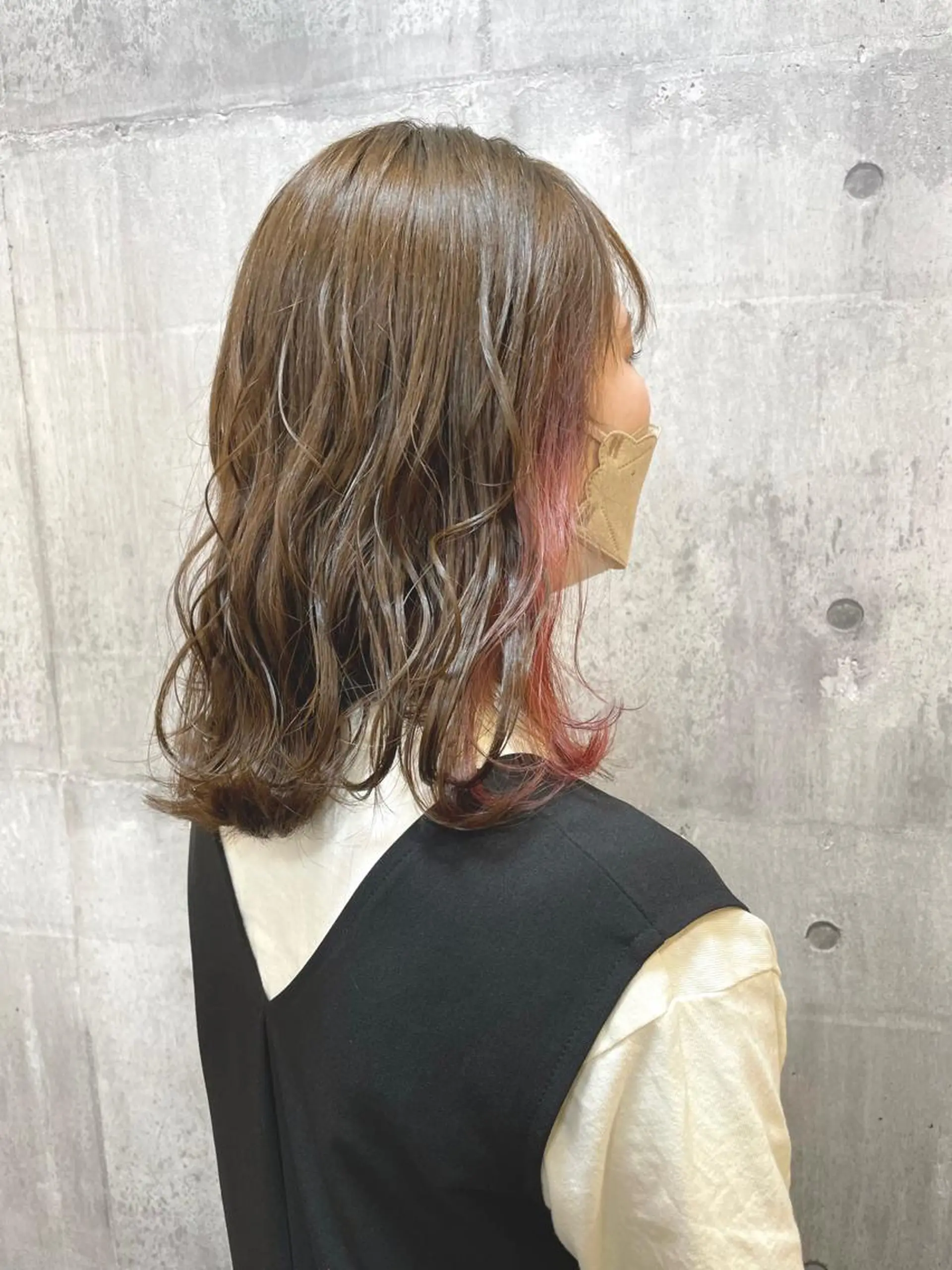 ミディアム 新谷 玲日のヘアスタイル