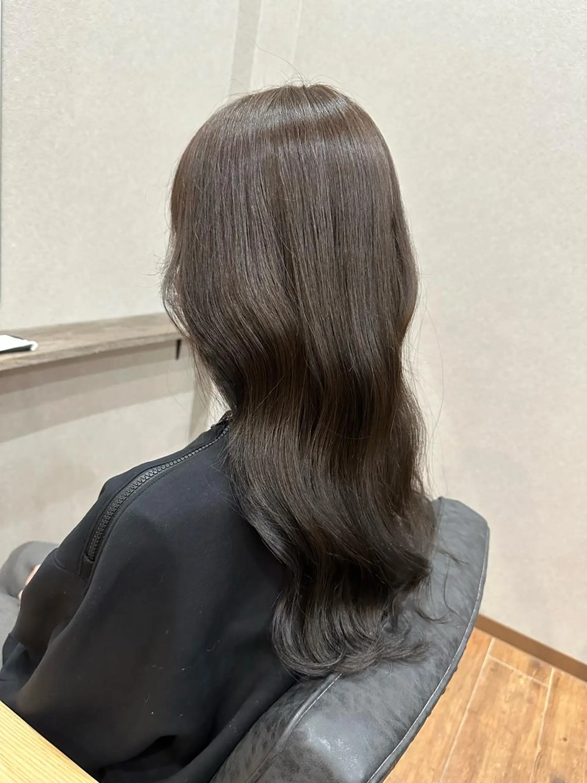 ロング カラー グレージュ ヘアカラー トリートメント 鵜飼 真伍のヘアスタイル