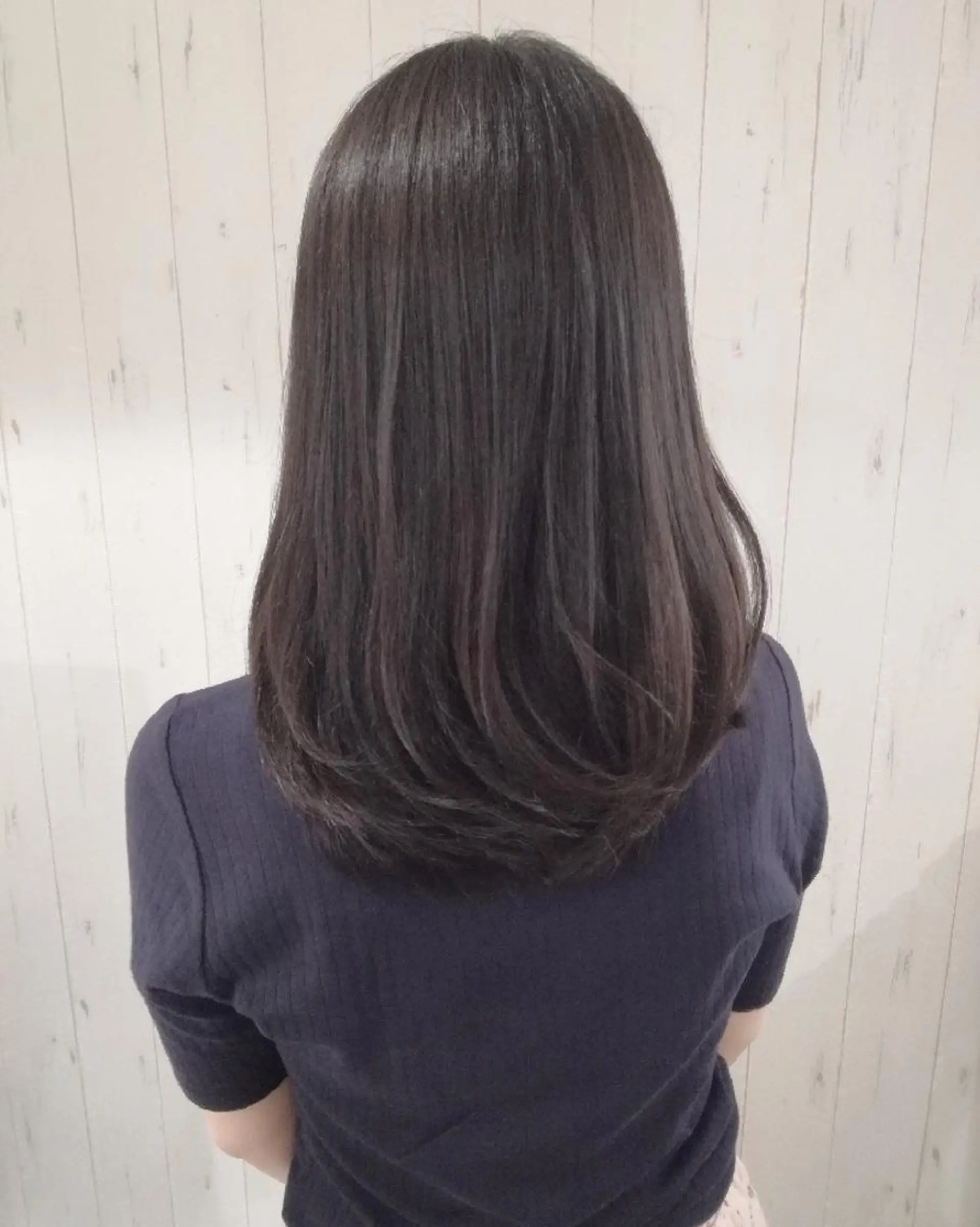 セミロング カラー アッシュ ベージュカラー 西川 敏夫のヘアスタイル