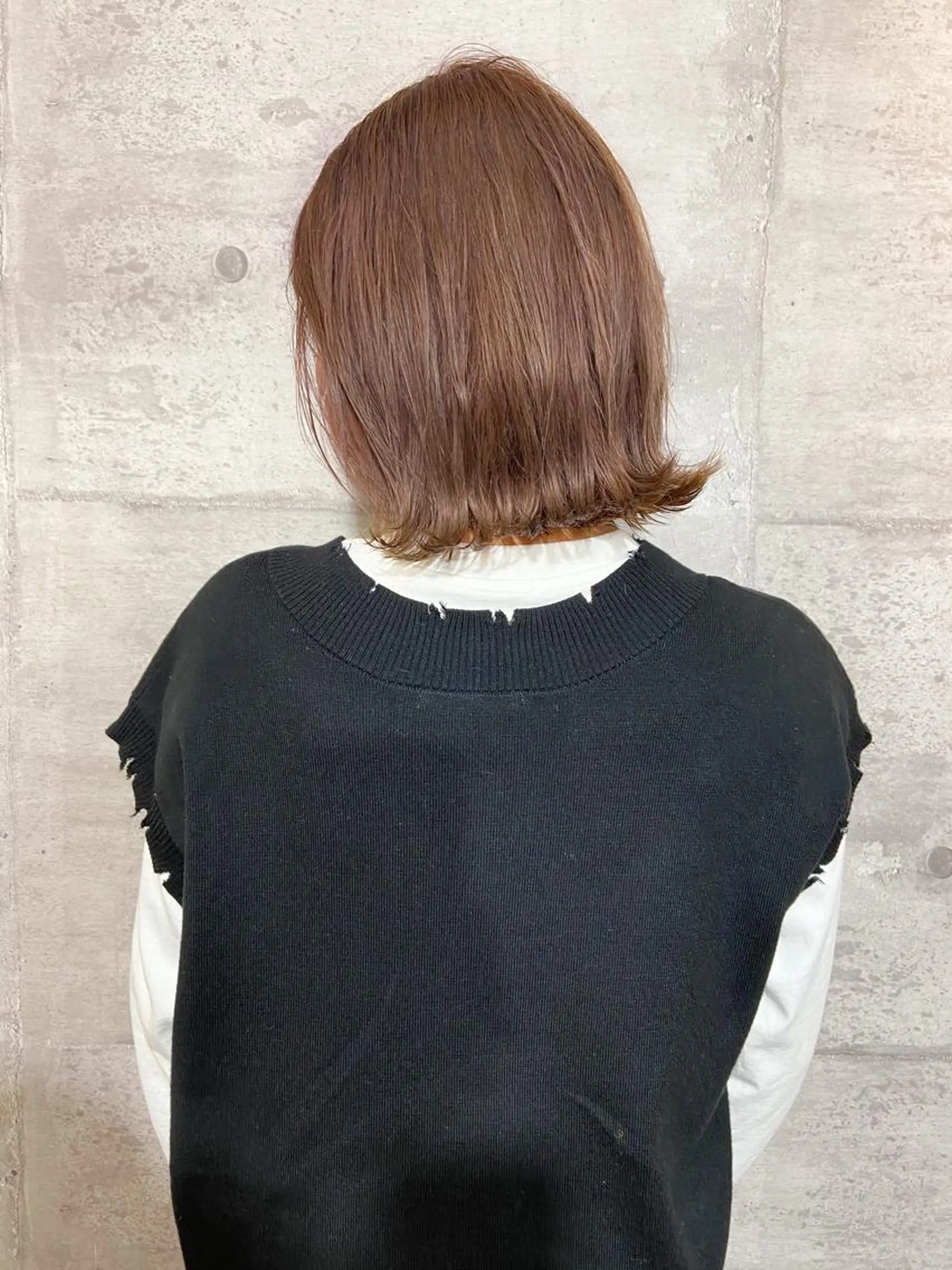 ミディアム カラー 切りっぱなしボブ アッシュ ベージュカラー 透明感カラー ココアベージュ 岡本康平/ボブ /ブリーチ/レイヤーのヘアスタイル