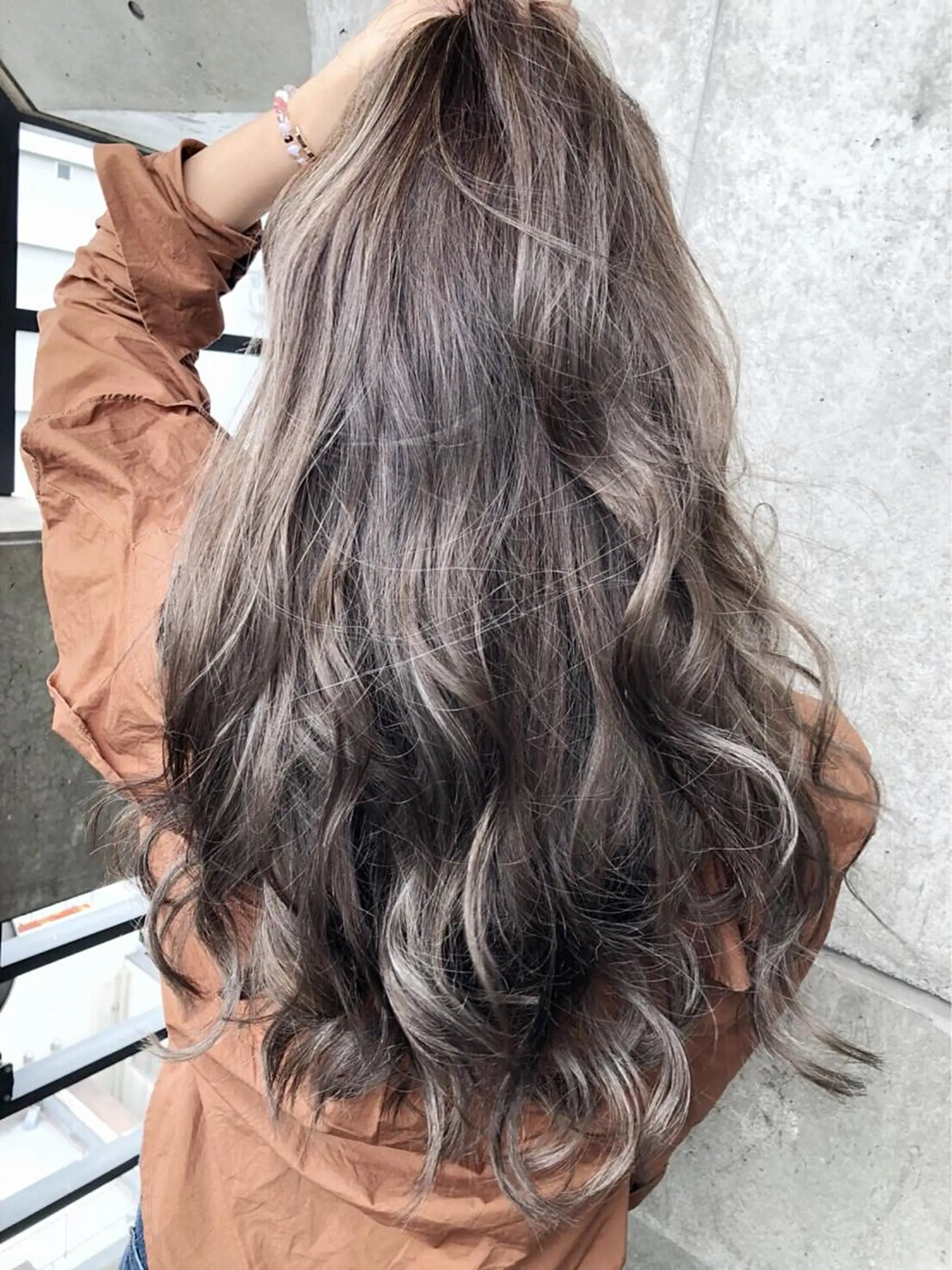 カラー アッシュ ブラウンカラー グレージュ ハイライトカラー 外国人風カラー 夜23時まで予約🉑 reverieあきらのヘアスタイル