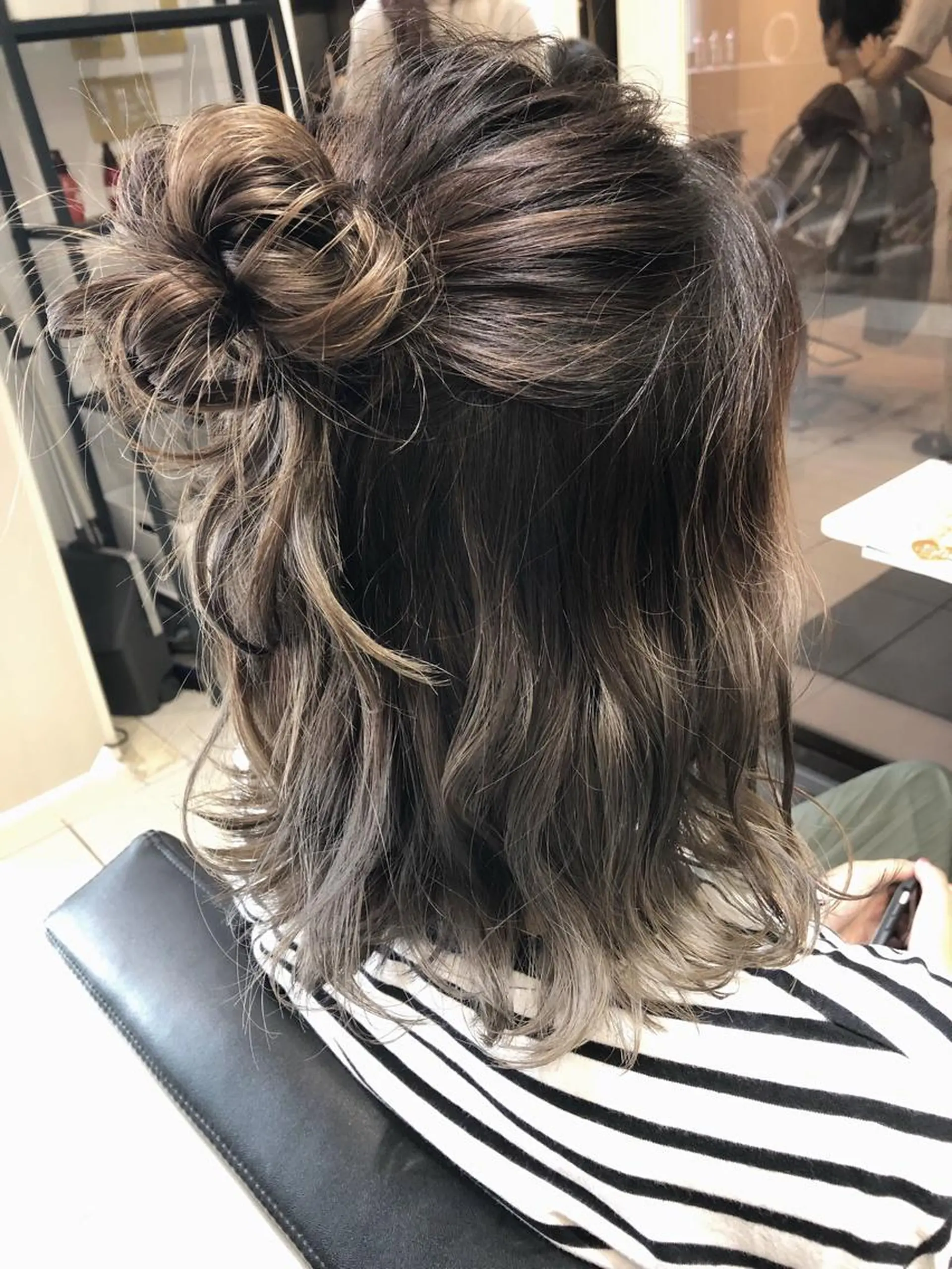 セミロング カラー グラデーションカラー グレージュ 女性リピ90%🍨 🩷佐藤みずきのヘアスタイル