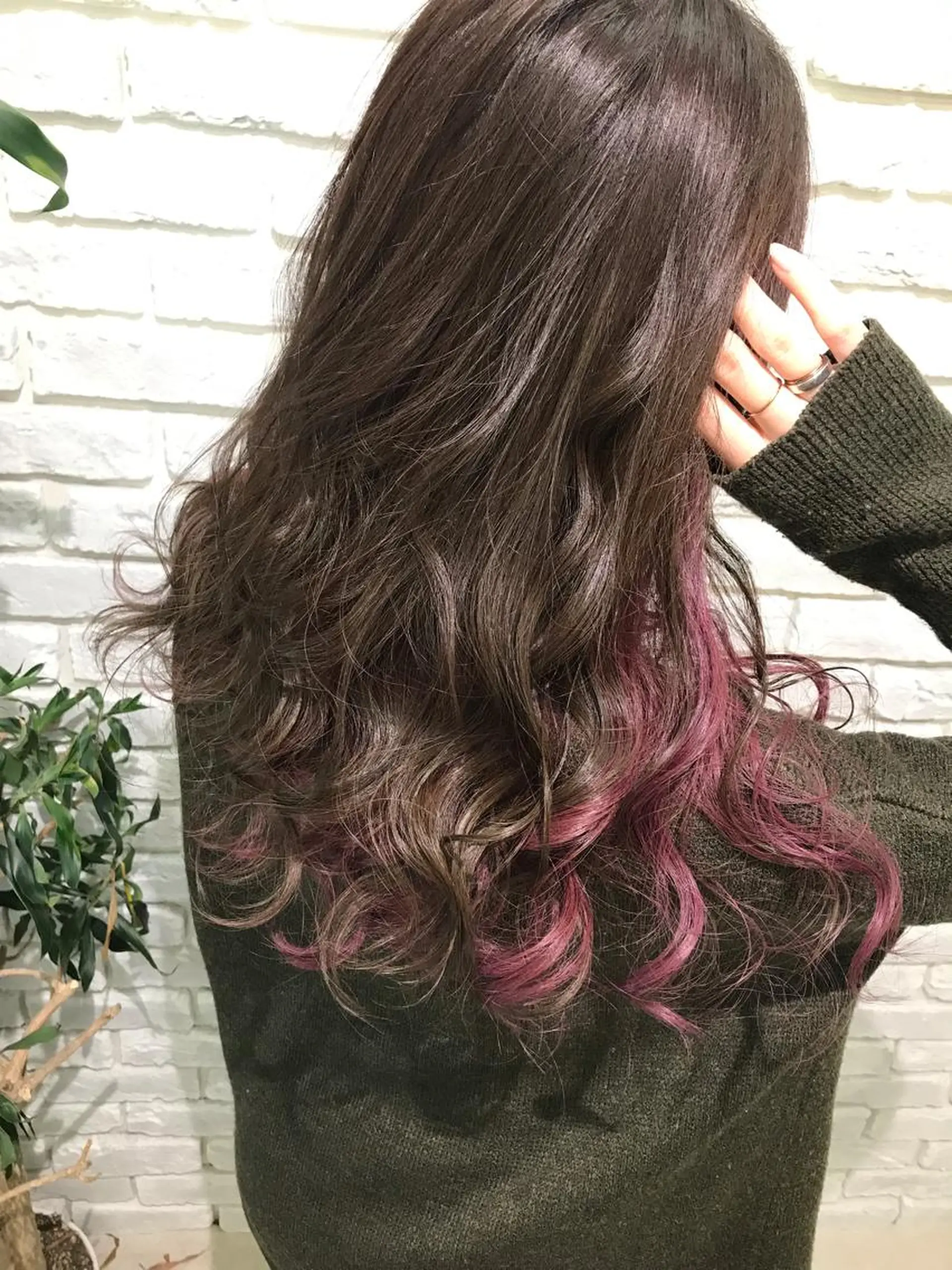 セミロング カラー インナーカラー ピンクカラー カット ヘアカラー トリートメント レイヤーカット🪽 MARINA🦩のヘアスタイル