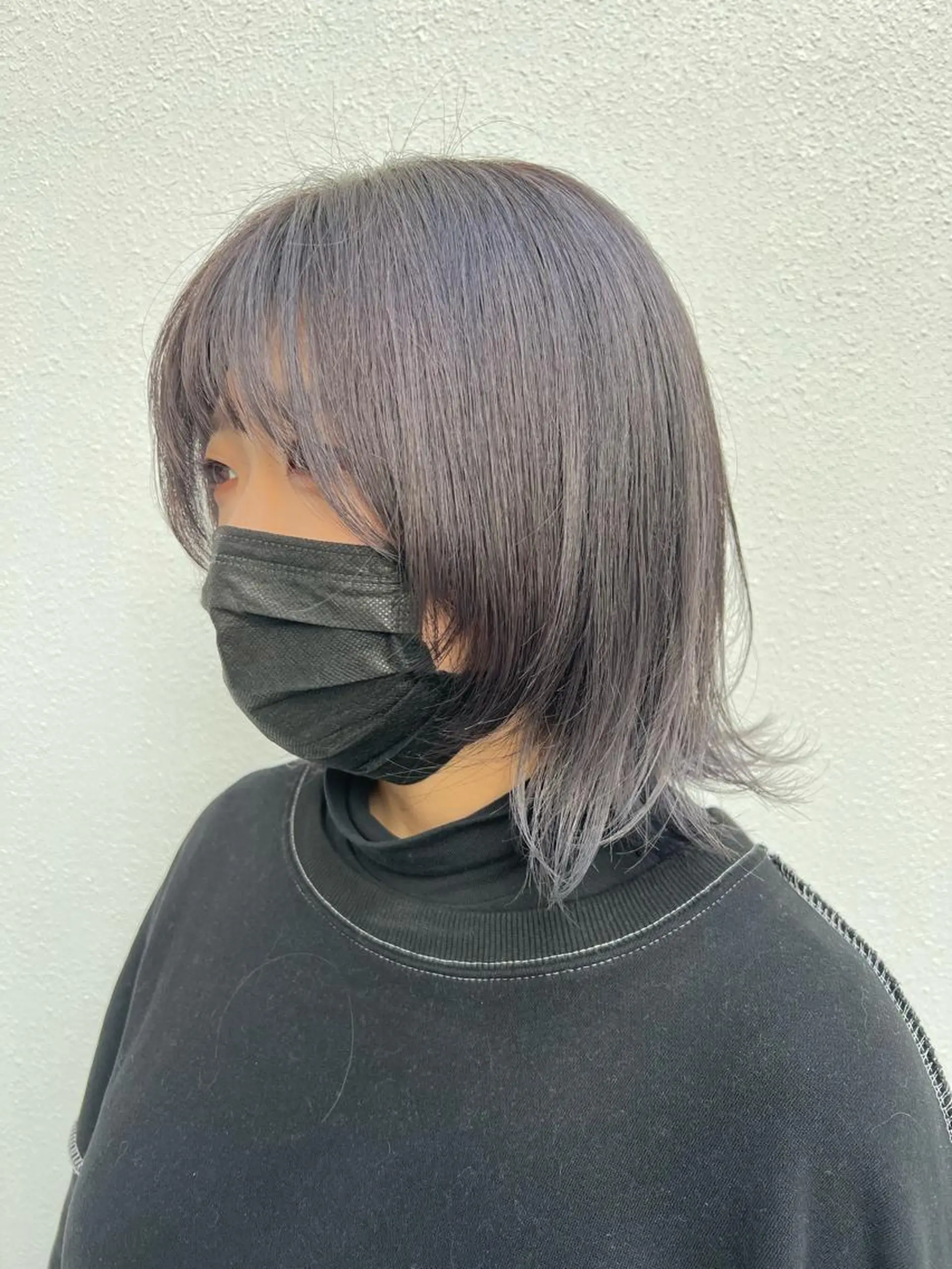 ミディアム カラー ブリーチ シルバー 顔周りカット ウルフカット 「sumi」 AMIのヘアスタイル