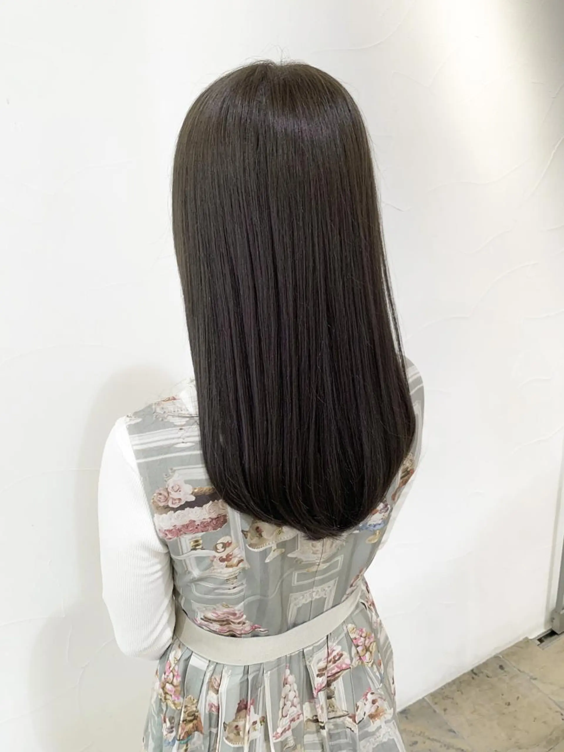 ロング カラー 乳井 悠香のヘアスタイル